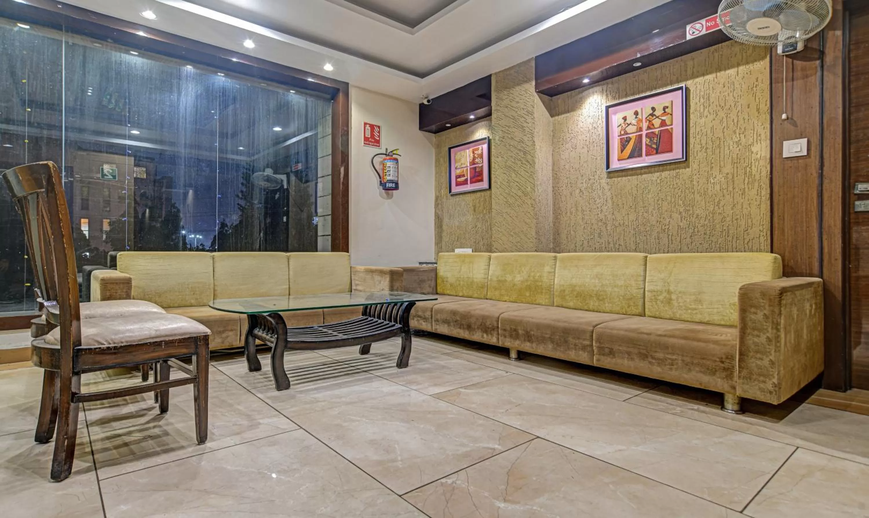 Restaurant/places to eat, Seating Area in Treebo Trend Johri Regency Malviya Nagar