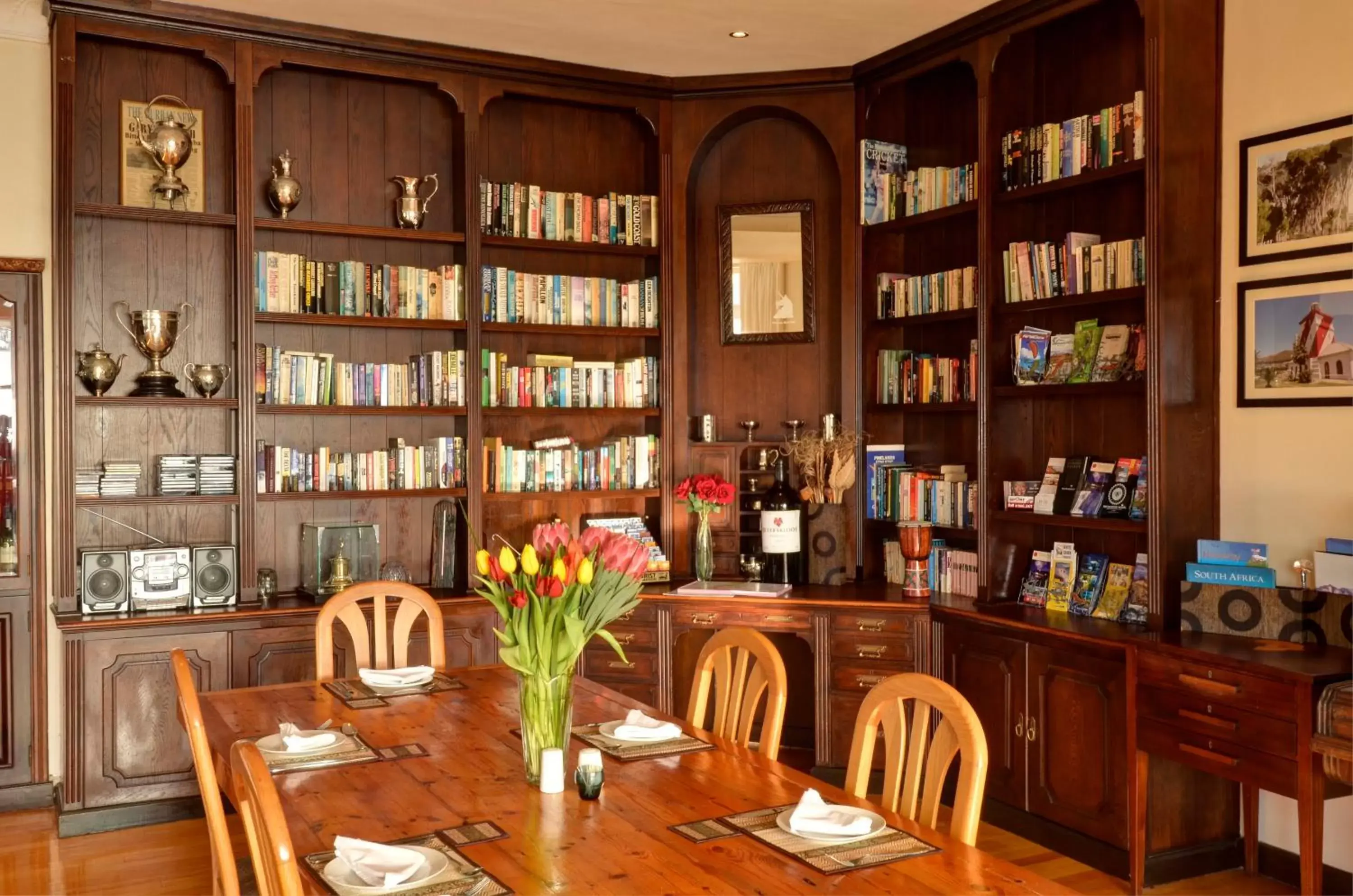 Library in Sundown Manor Guest House