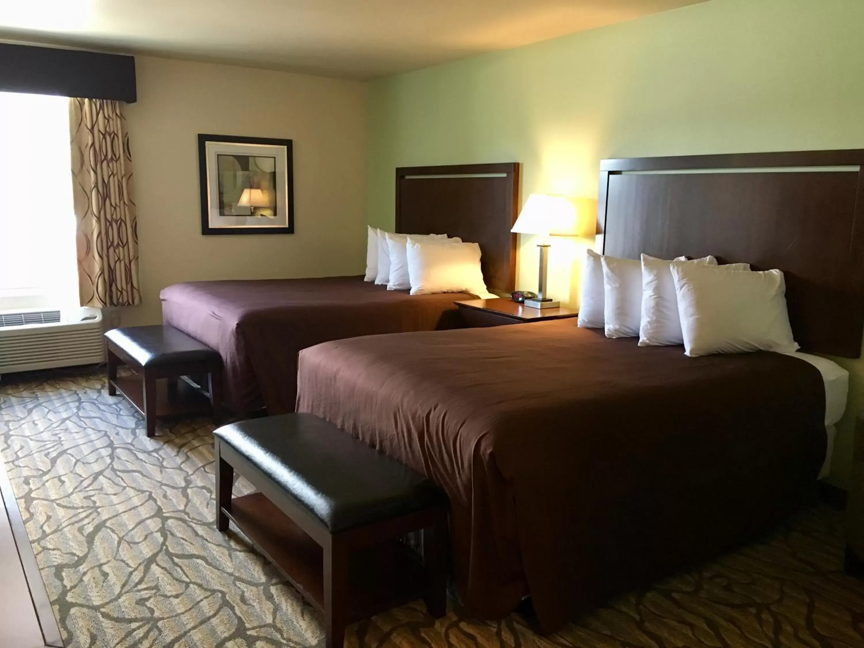 Bed in Aspen Suites Hotel Homer