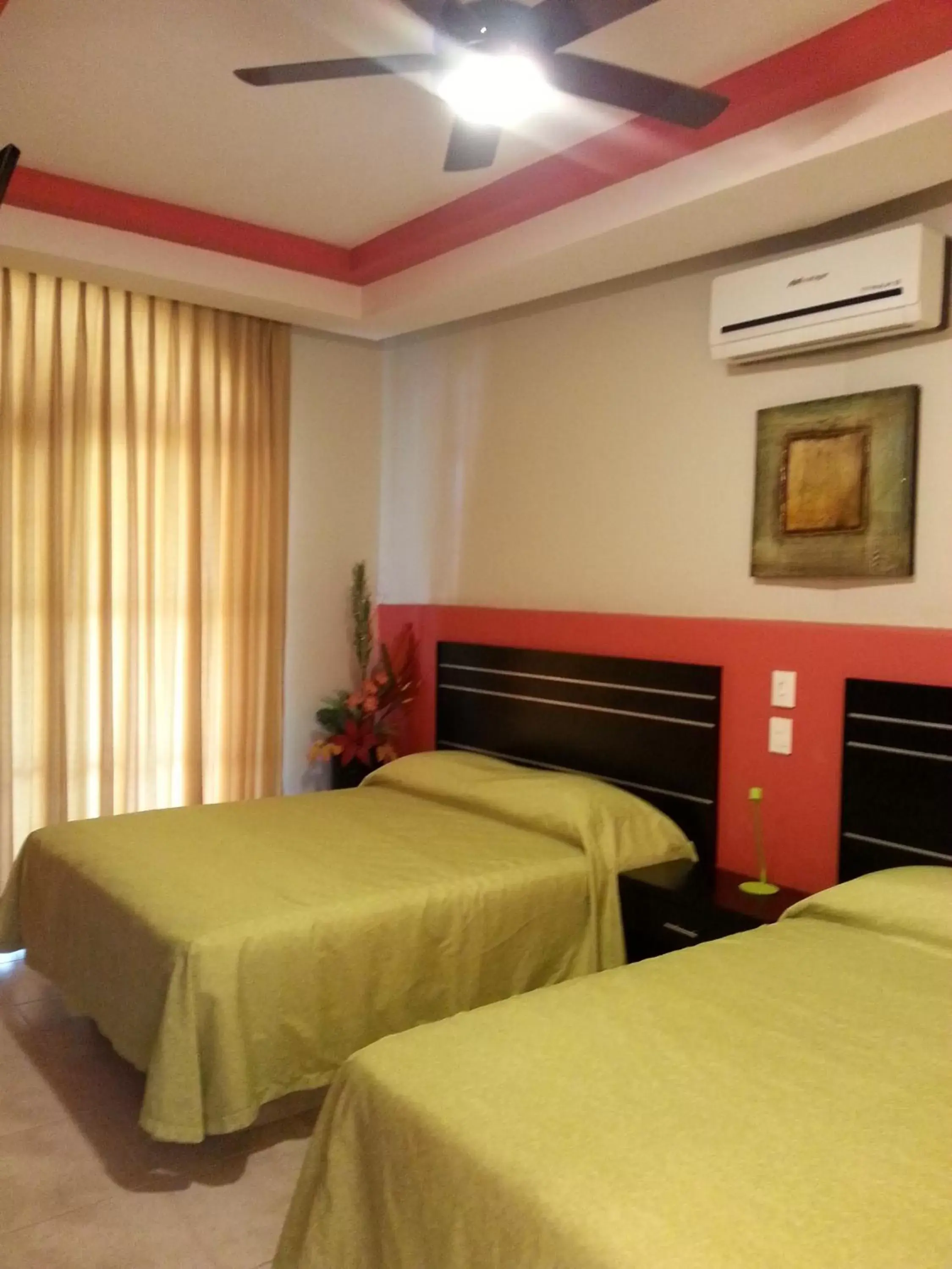 Bedroom, Bed in Hotel y Suites Los Encantos