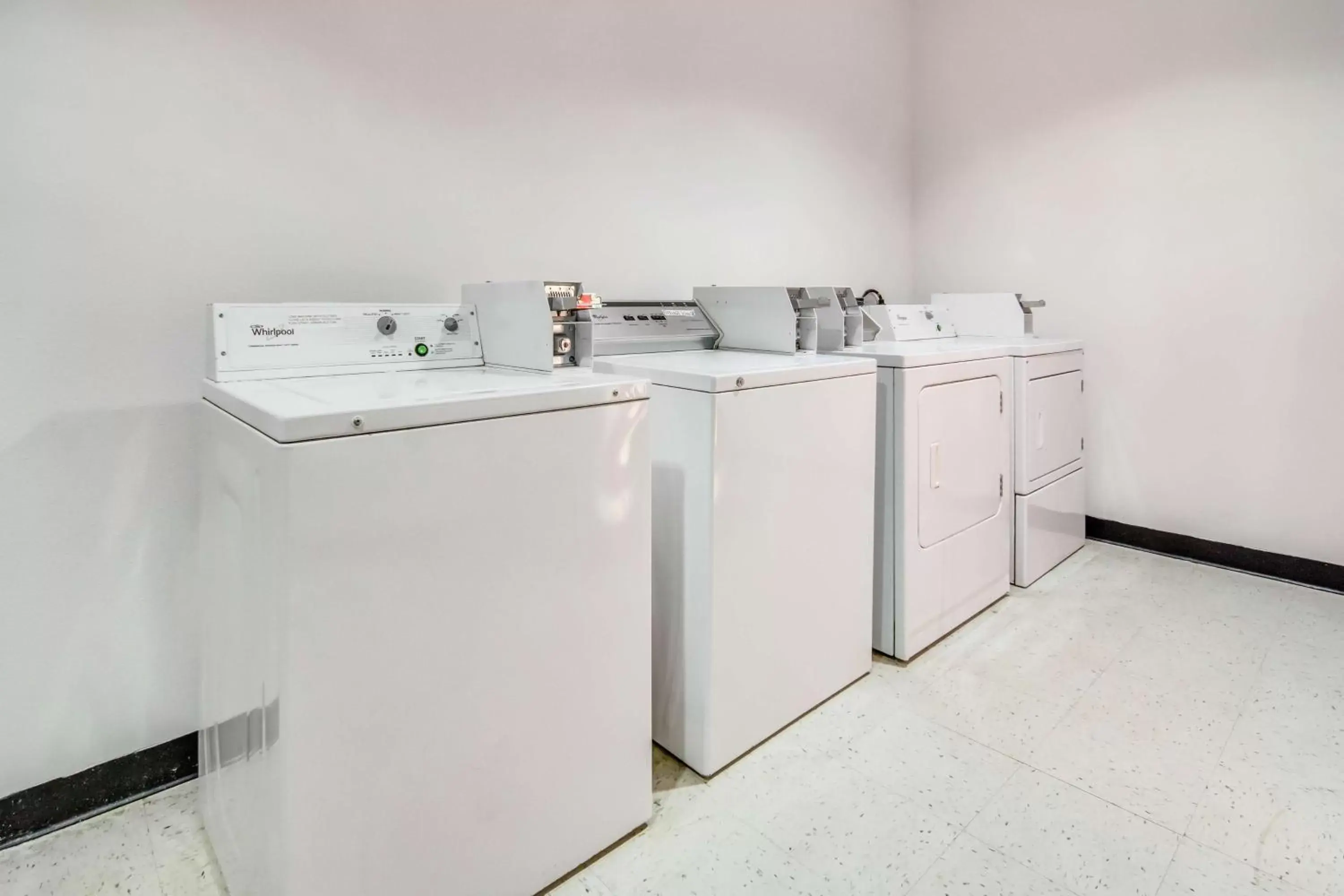 laundry, Kitchen/Kitchenette in Motel 6-Cleburne, TX
