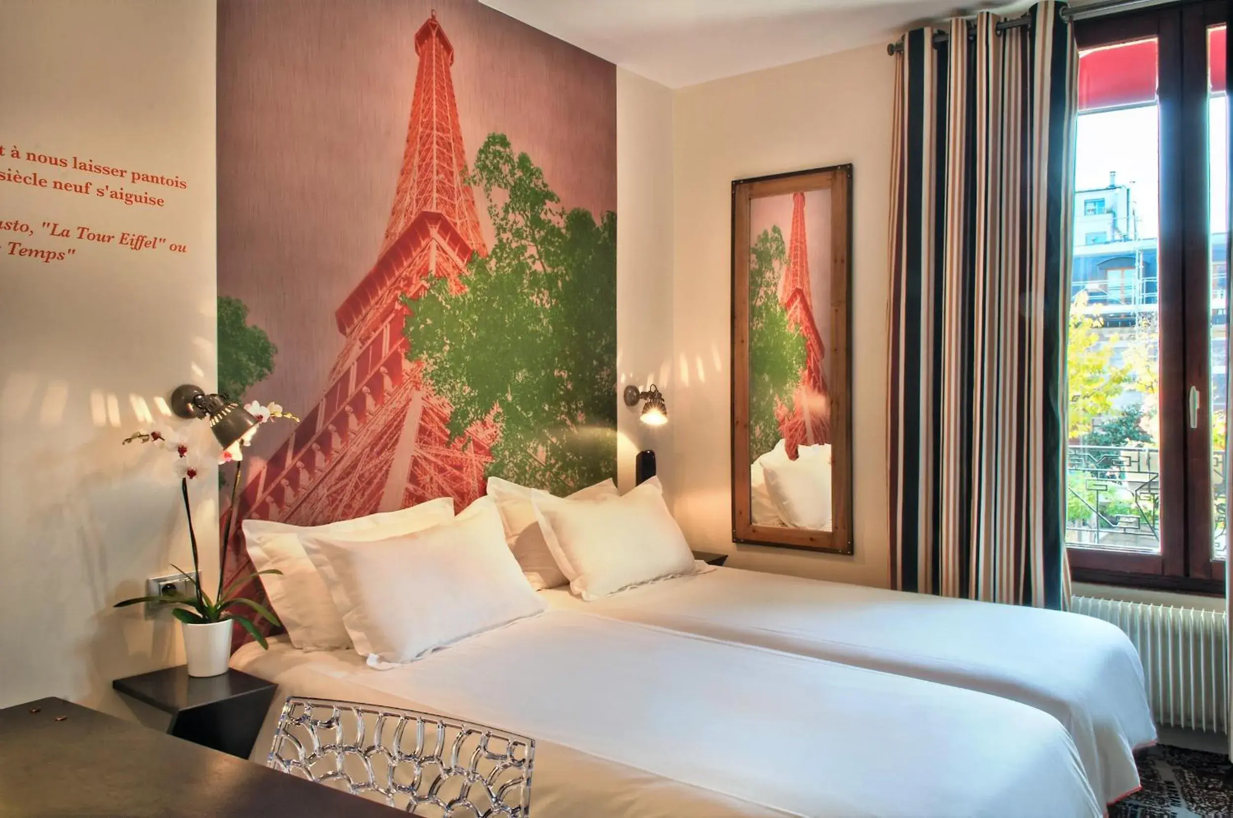 Photo of the whole room, Bed in Hotel Alpha Paris Tour Eiffel