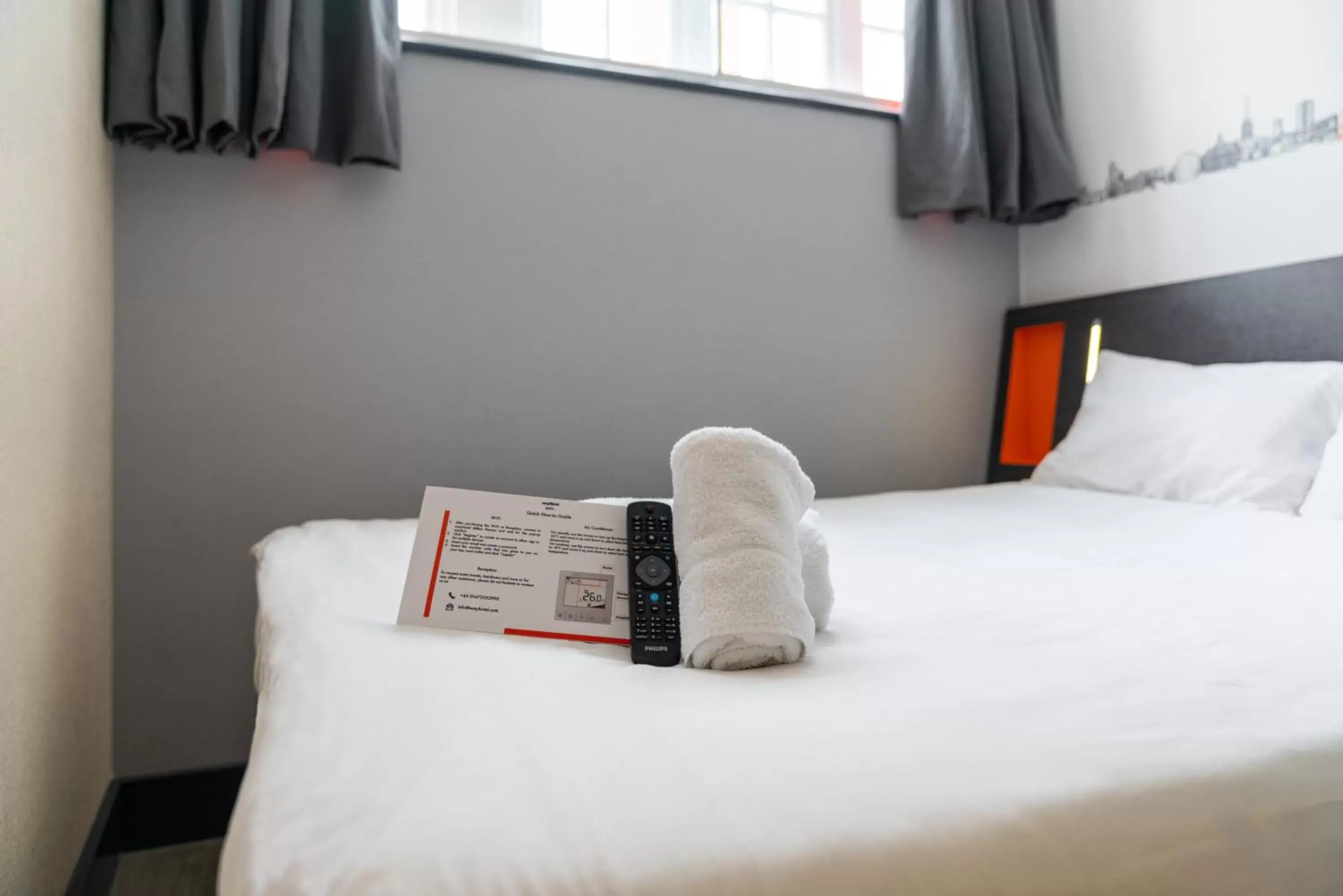 Bedroom, Bed in easyHotel Ipswich