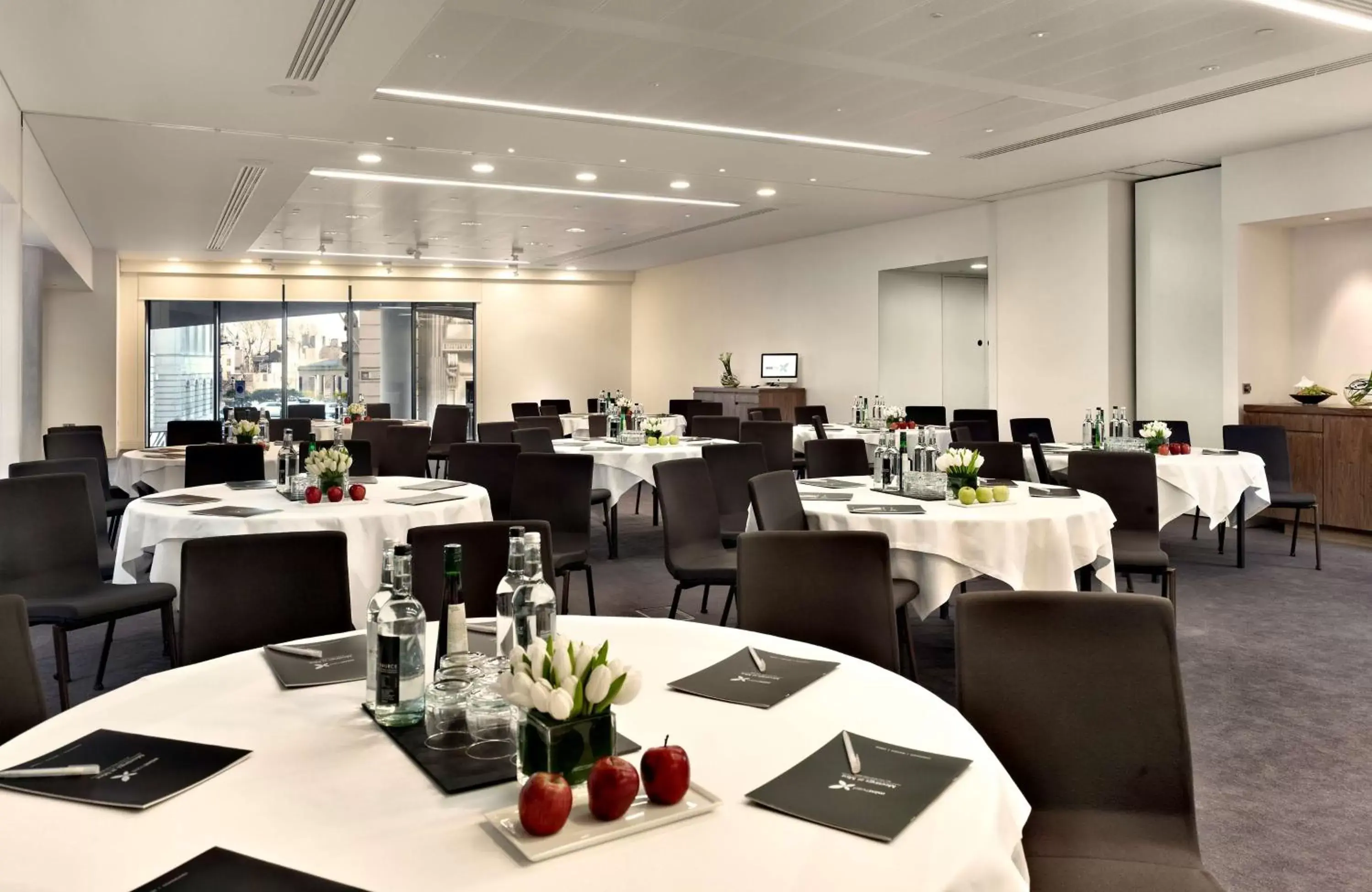 Meeting/conference room, Restaurant/Places to Eat in DoubleTree by Hilton Hotel London - Tower of London