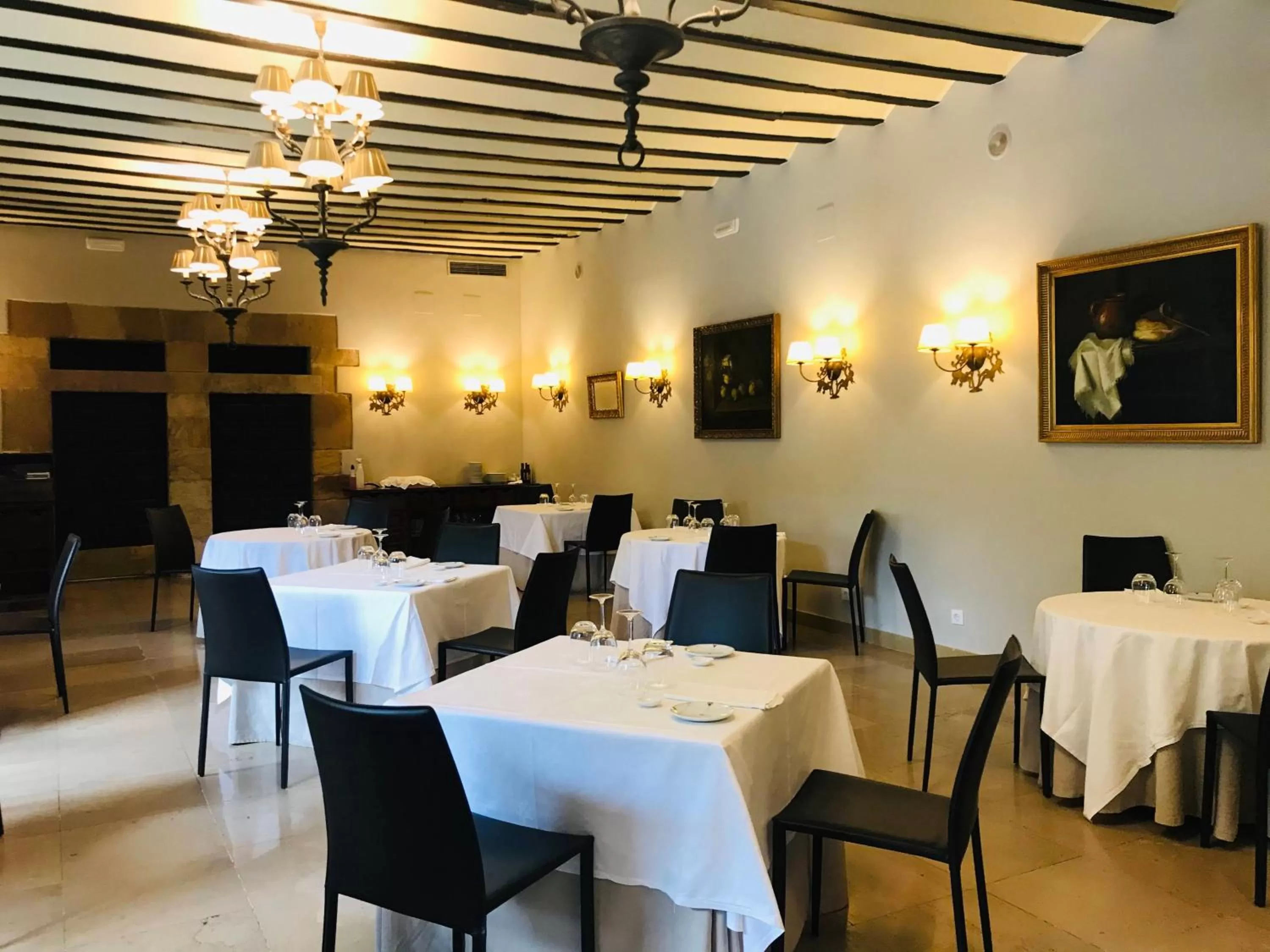Restaurant/places to eat in Parador de Santillana Gil Blas