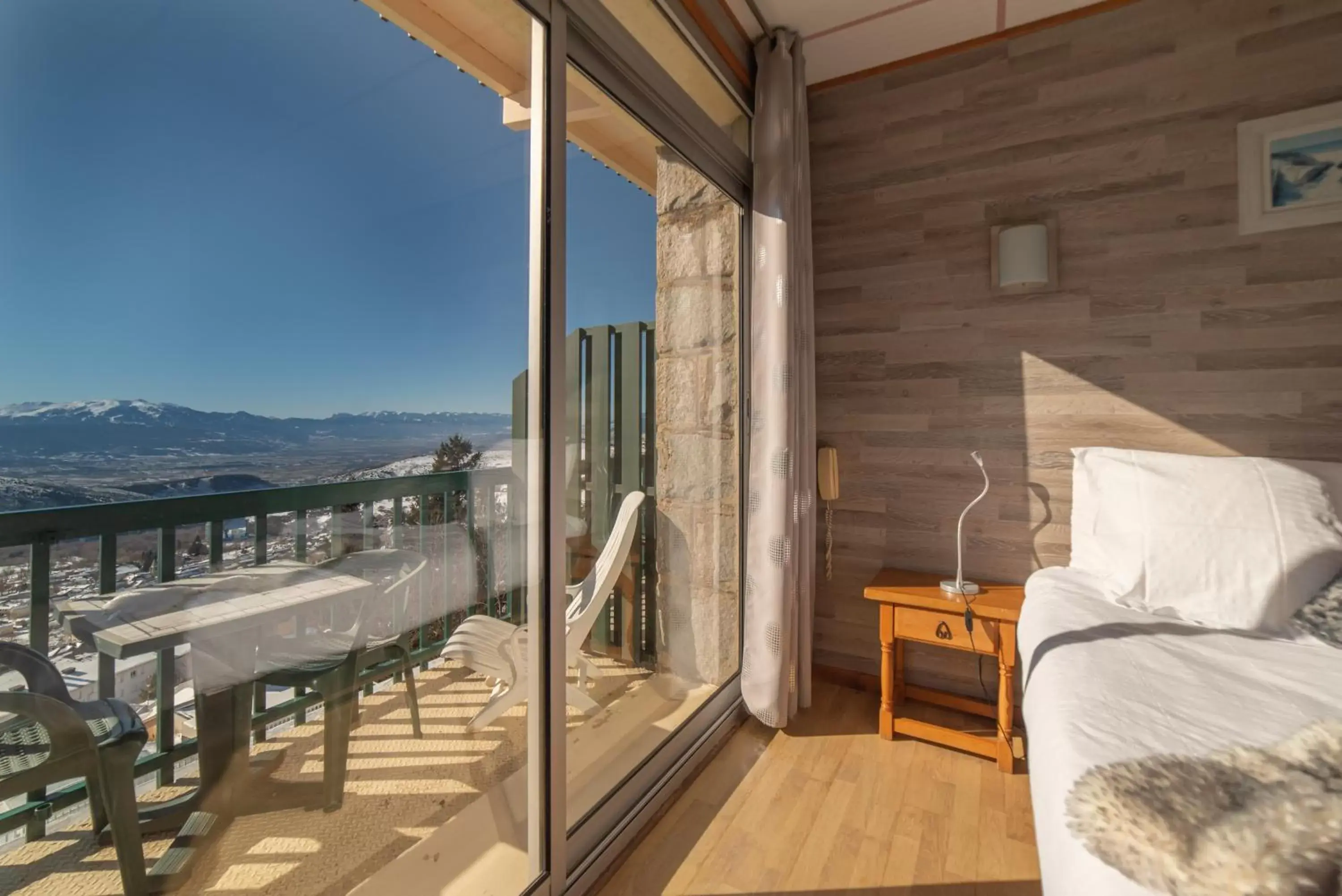 Bedroom in Hotel des Pyrénées