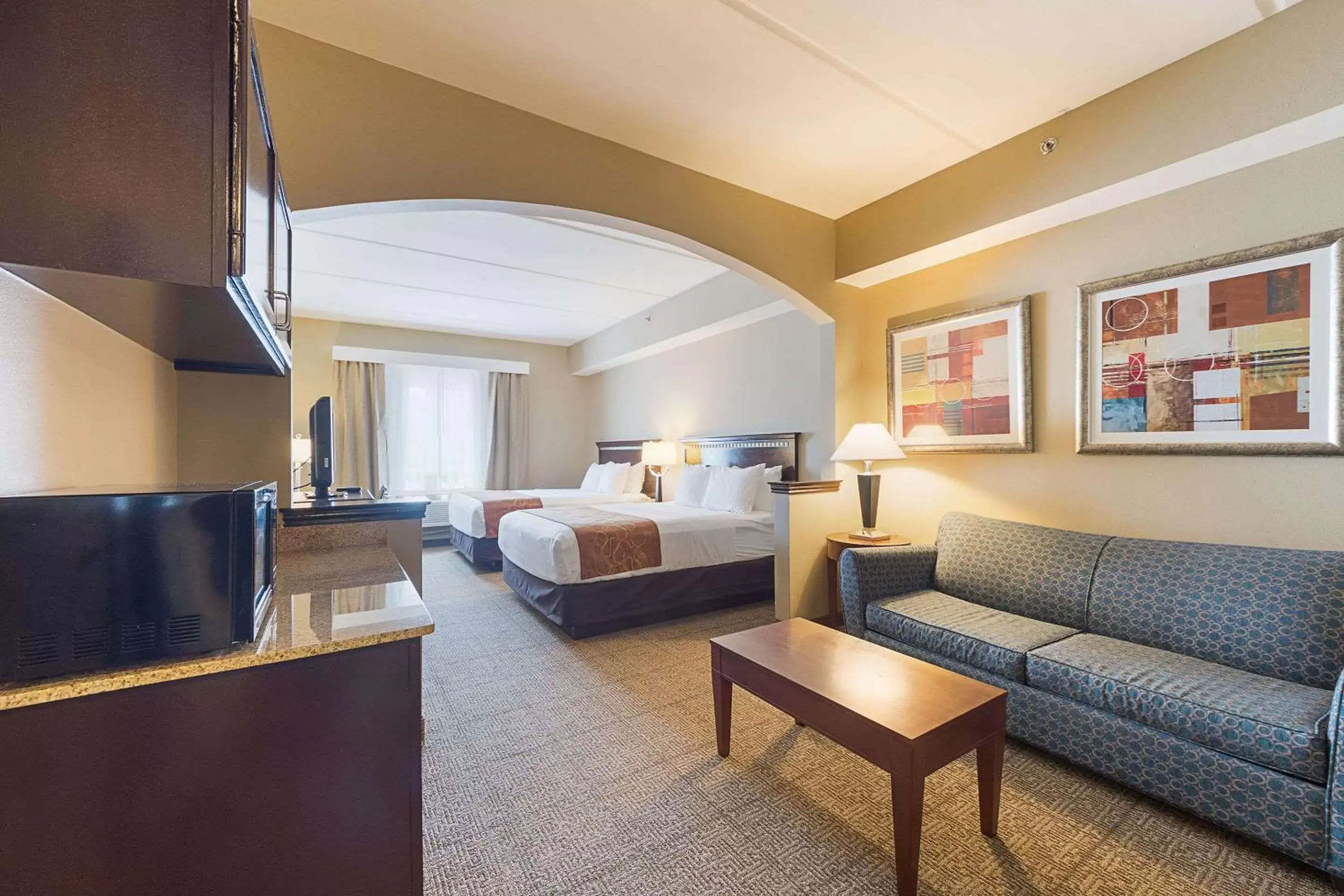 Queen Suite with Partial Ocean View - Non-Smoking in Comfort Suites Beachside Queen Suite with Partial Ocean View - Non-Smoking in Comfort Suites Beachside