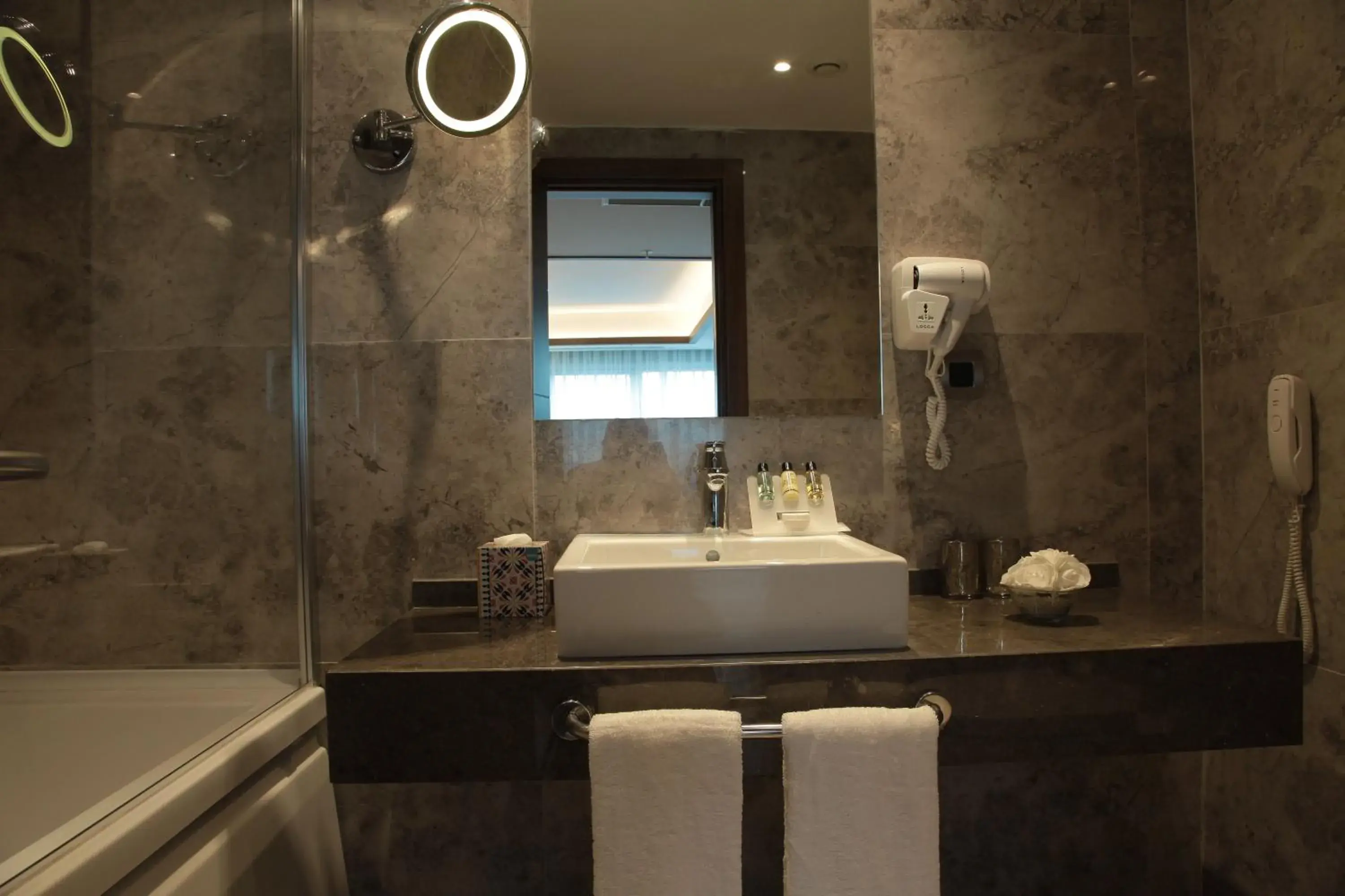 Shower, Bathroom in Bricks Hotel İstanbul