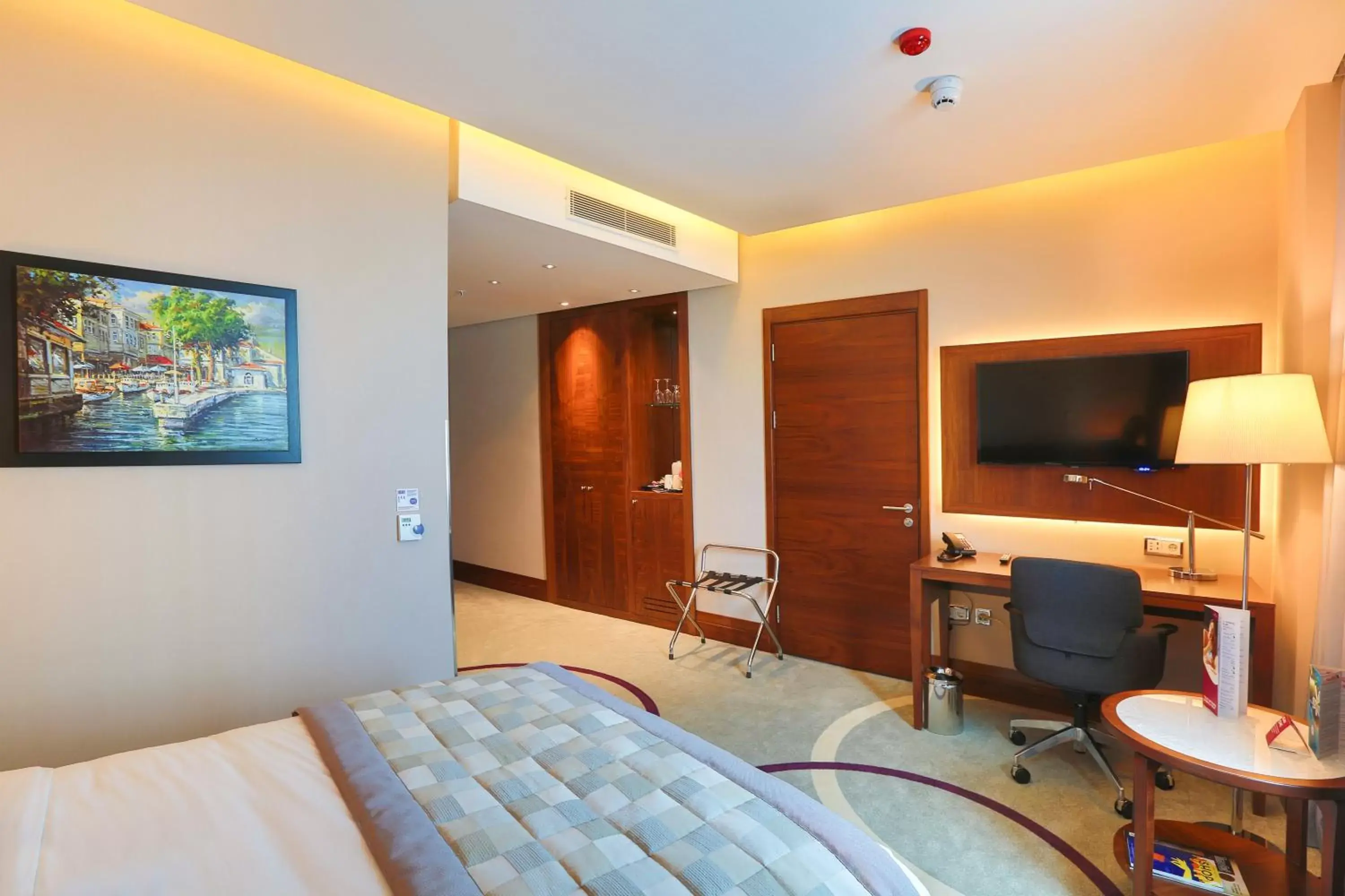Photo of the whole room, TV/Entertainment Center in Crowne Plaza Istanbul Oryapark, an IHG Hotel