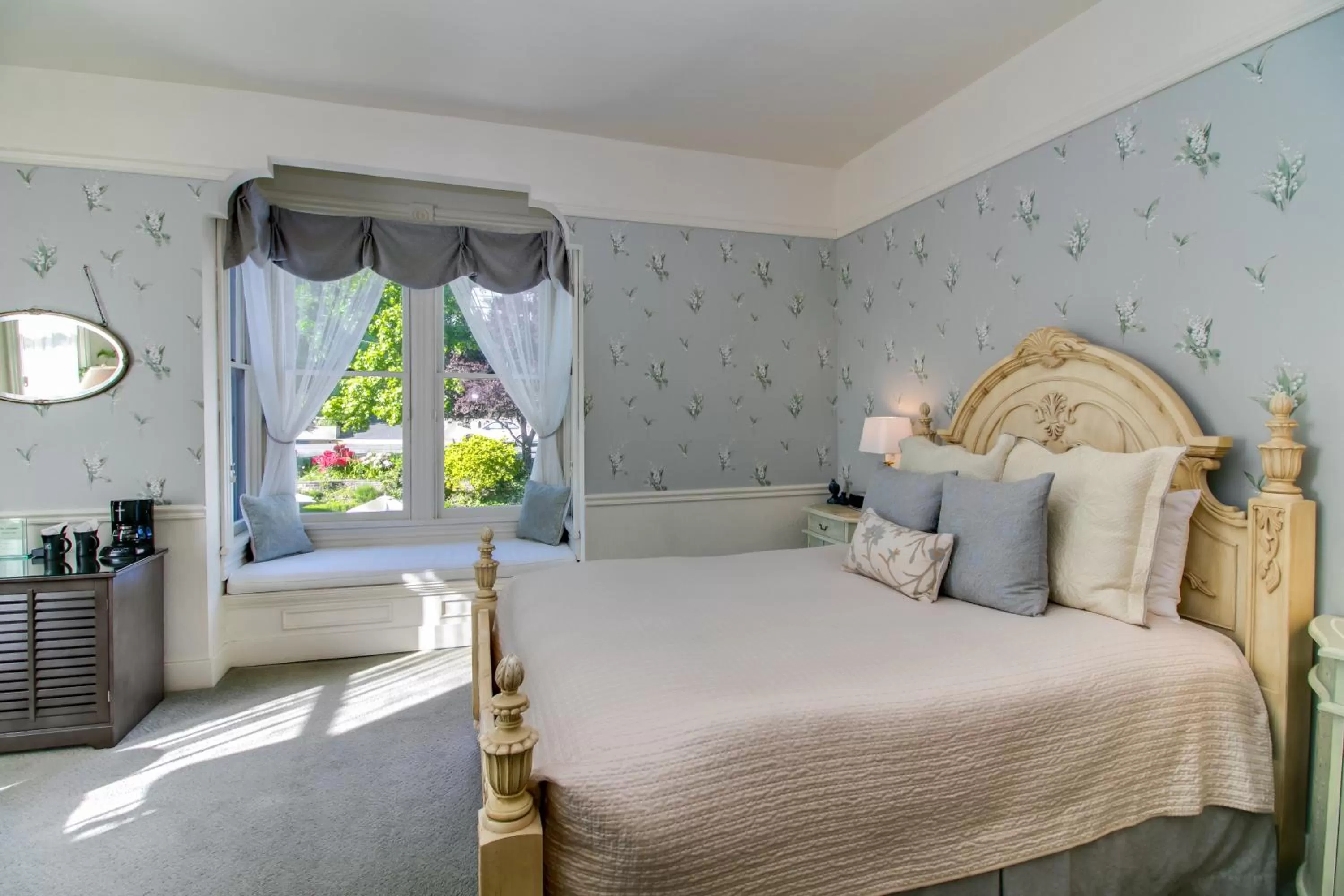 Bed in Winchester Inn