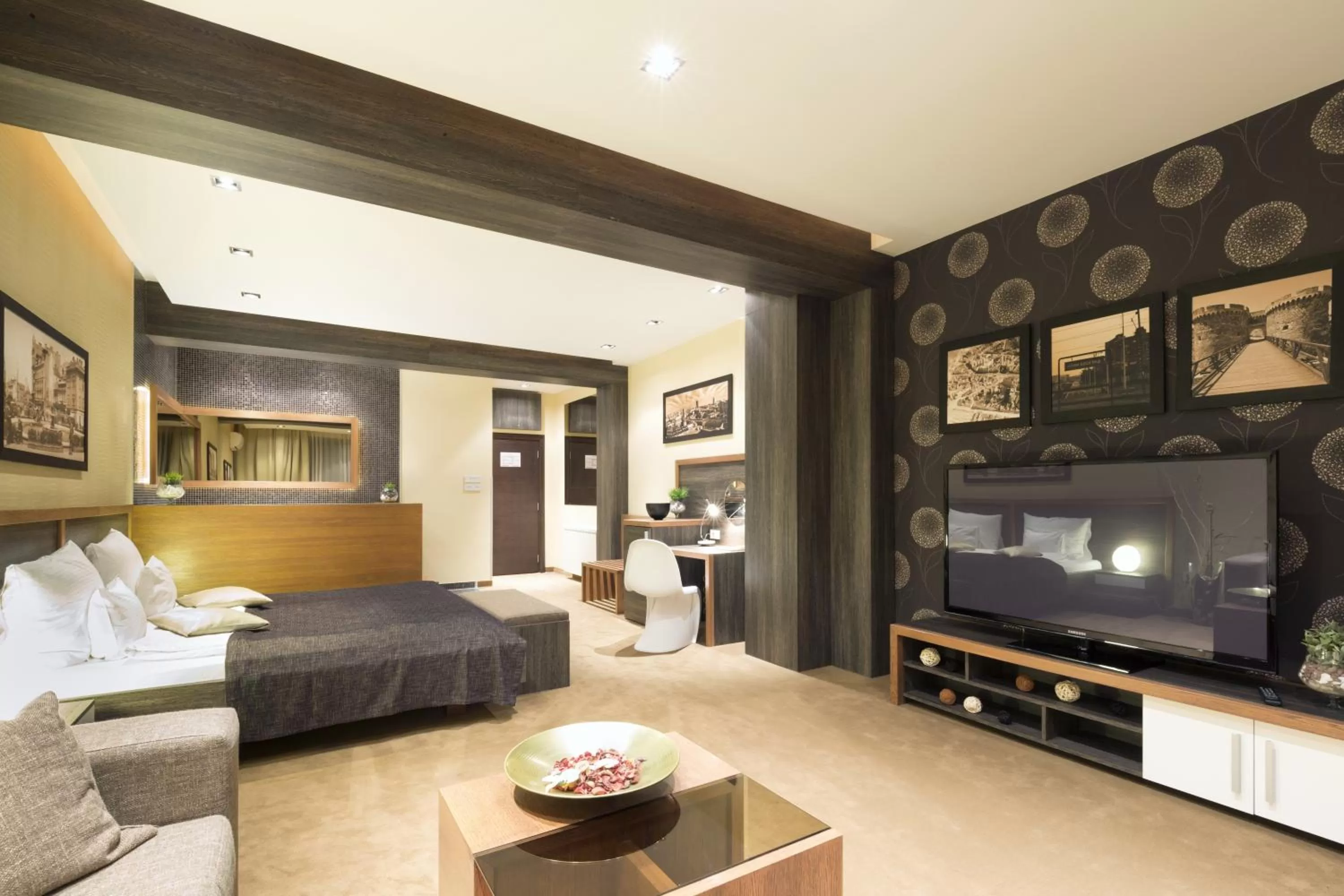 Bed, TV/Entertainment Center in Belgrade Boutique House