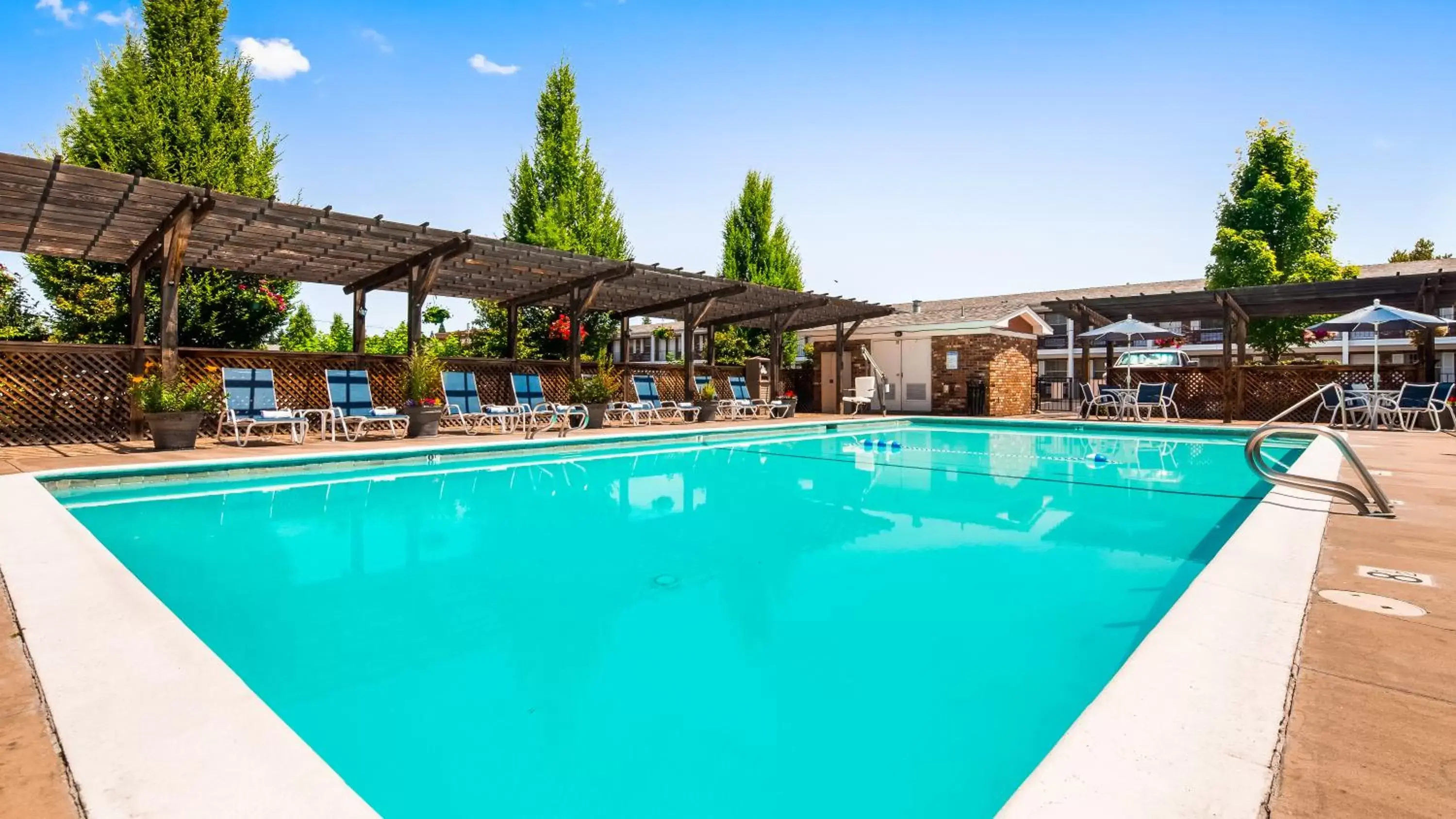 Swimming Pool in Best Western Horizon Inn