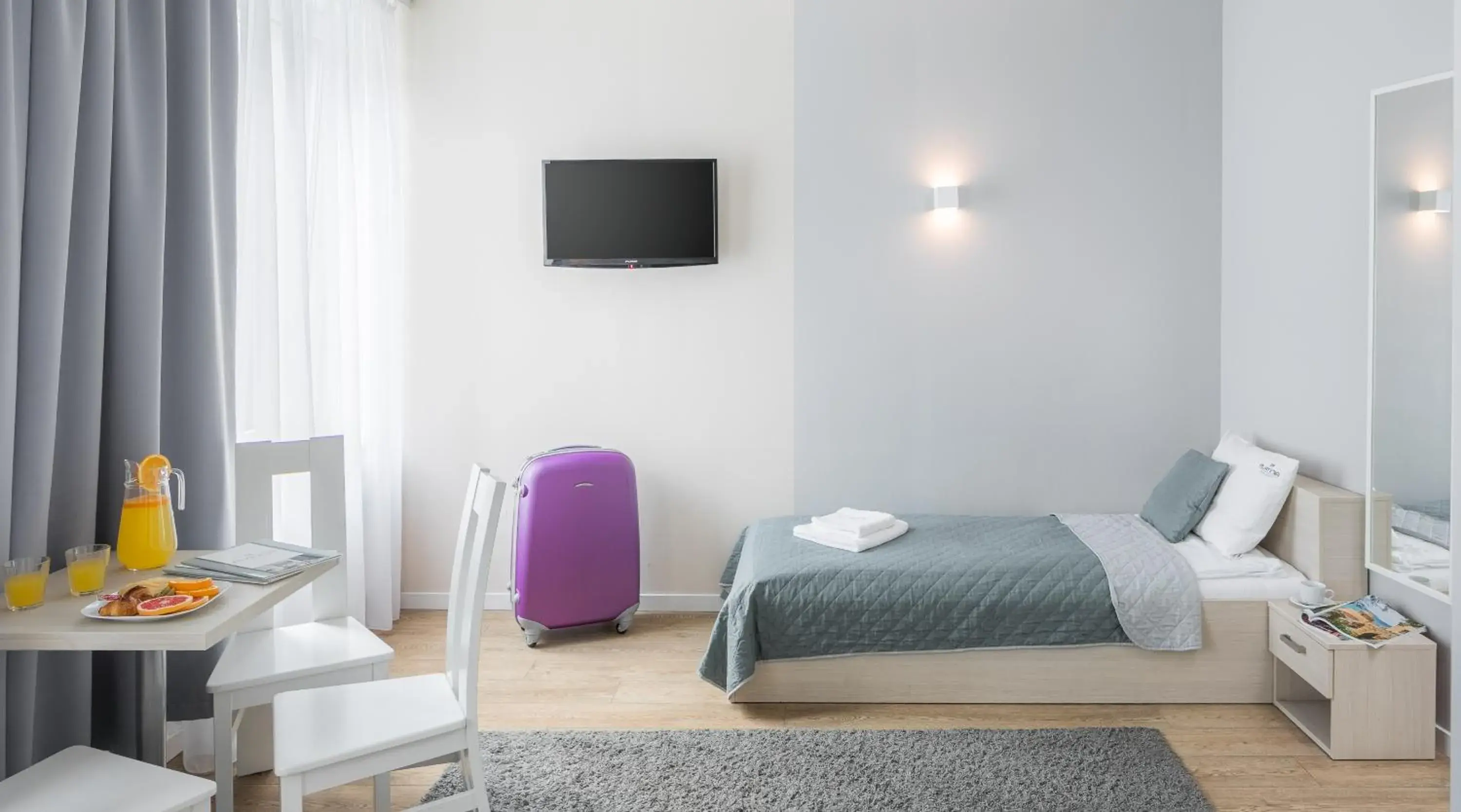 Photo of the whole room, Bed in Apartamenty Platinia - komfortowe noclegi Kraków Stare Miasto