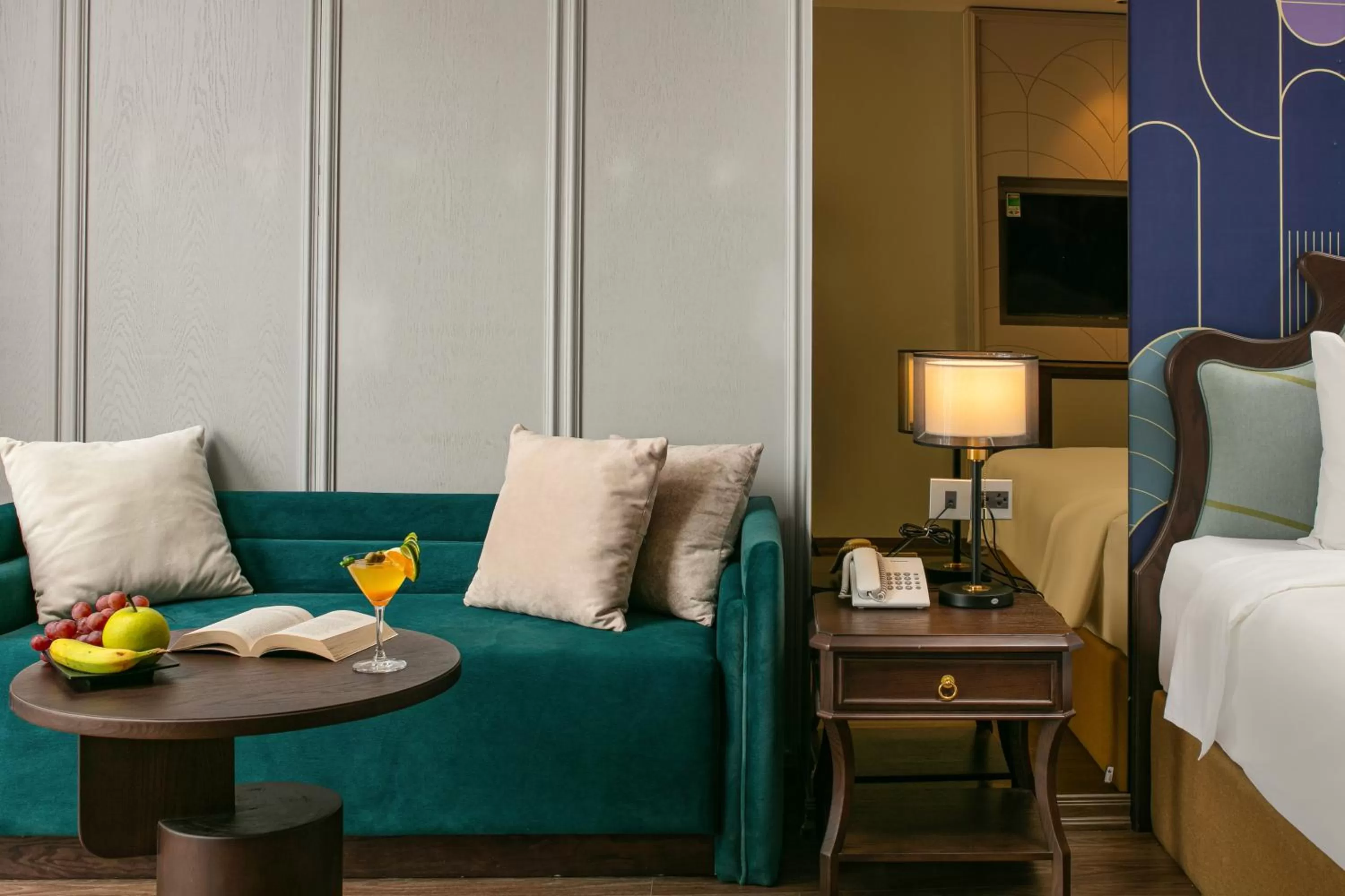 Bed in MAY DE VILLE Lakeside Hotel