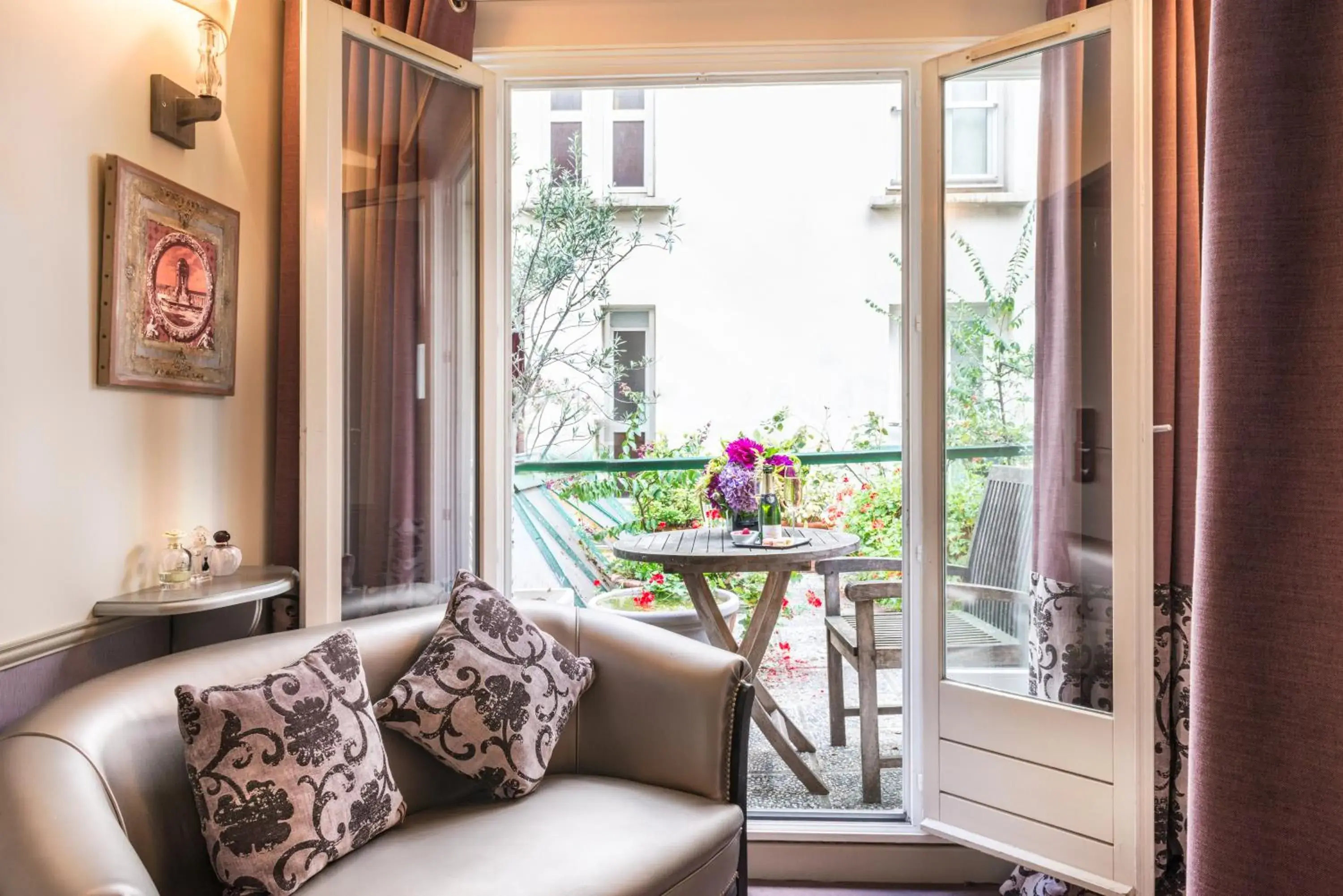 Balcony/Terrace, Seating Area in Hotel Monceau Wagram