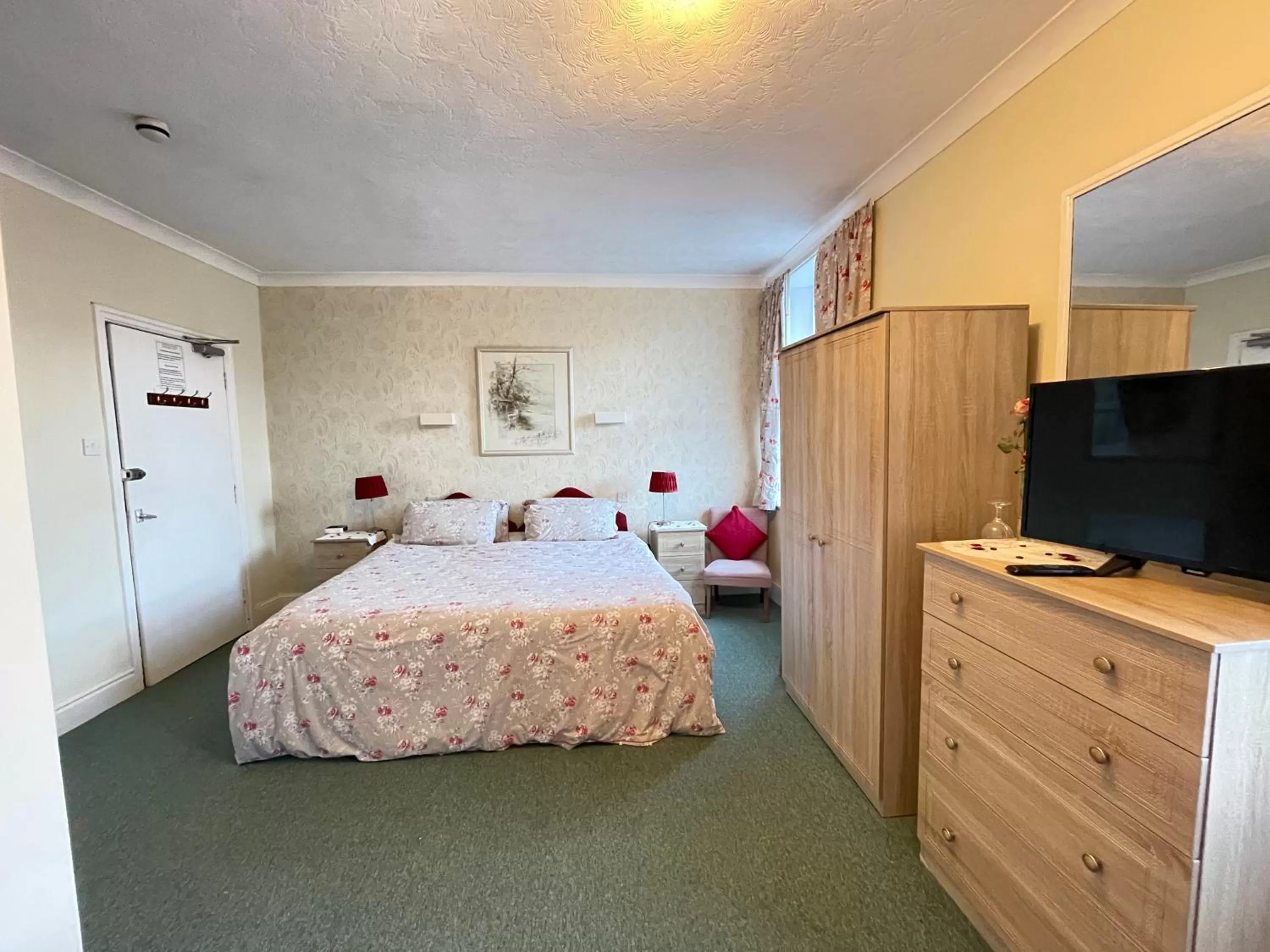 Bedroom, Bed in White Court Llandudno