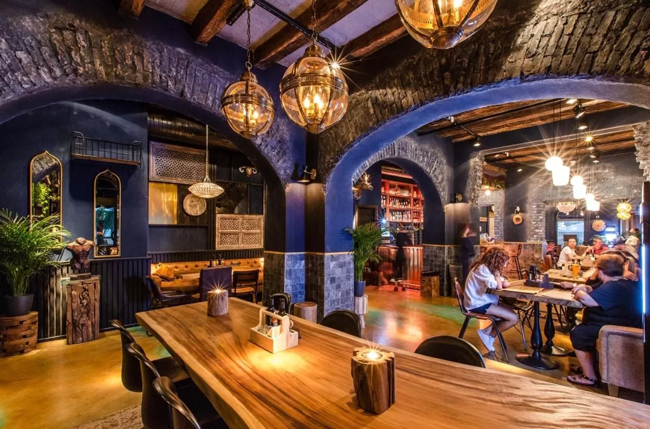 Restaurant/places to eat in ACSA INN