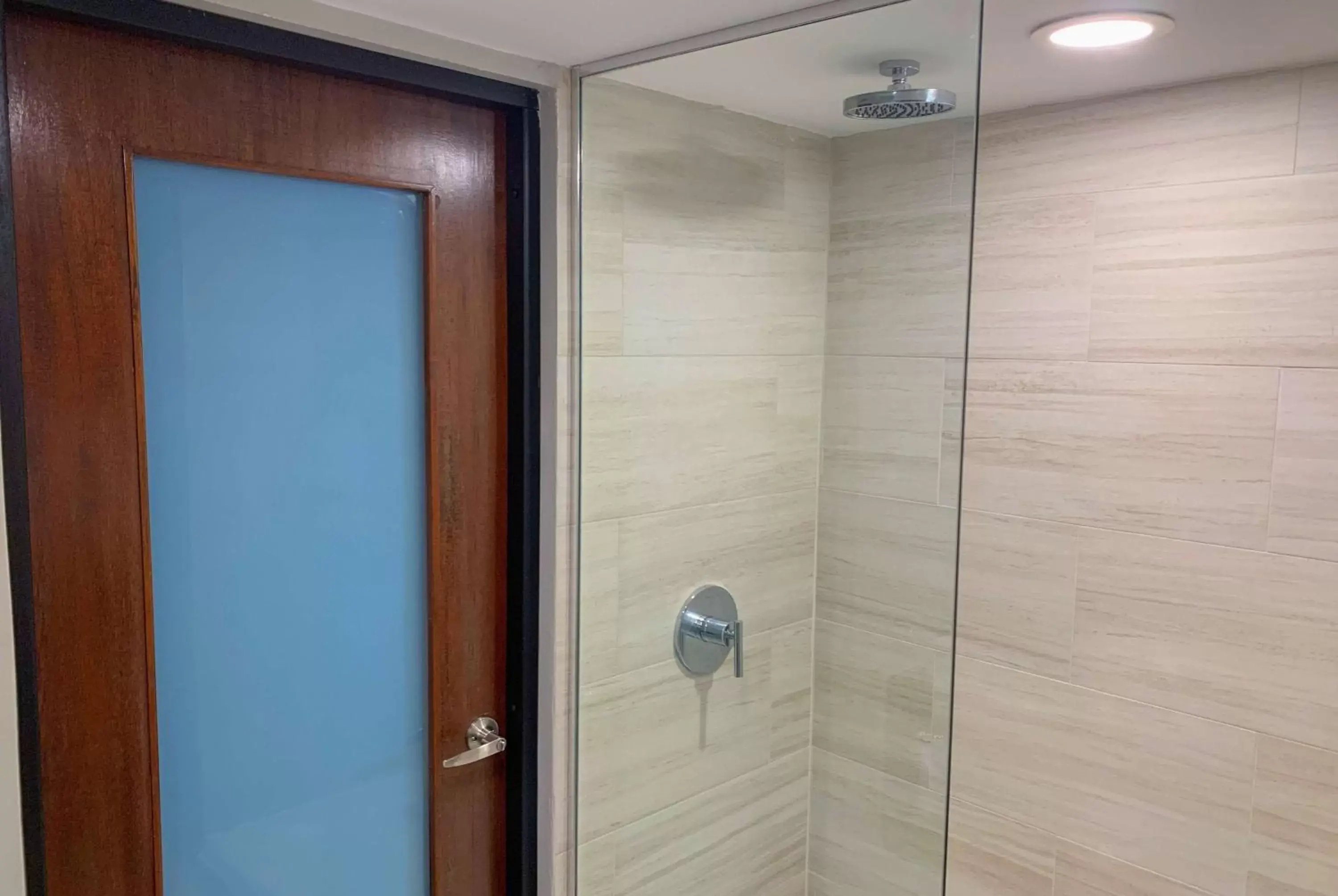 TV and multimedia, Bathroom in TRYP by Wyndham Mayaguez TV and multimedia, Bathroom in TRYP by Wyndham Mayaguez