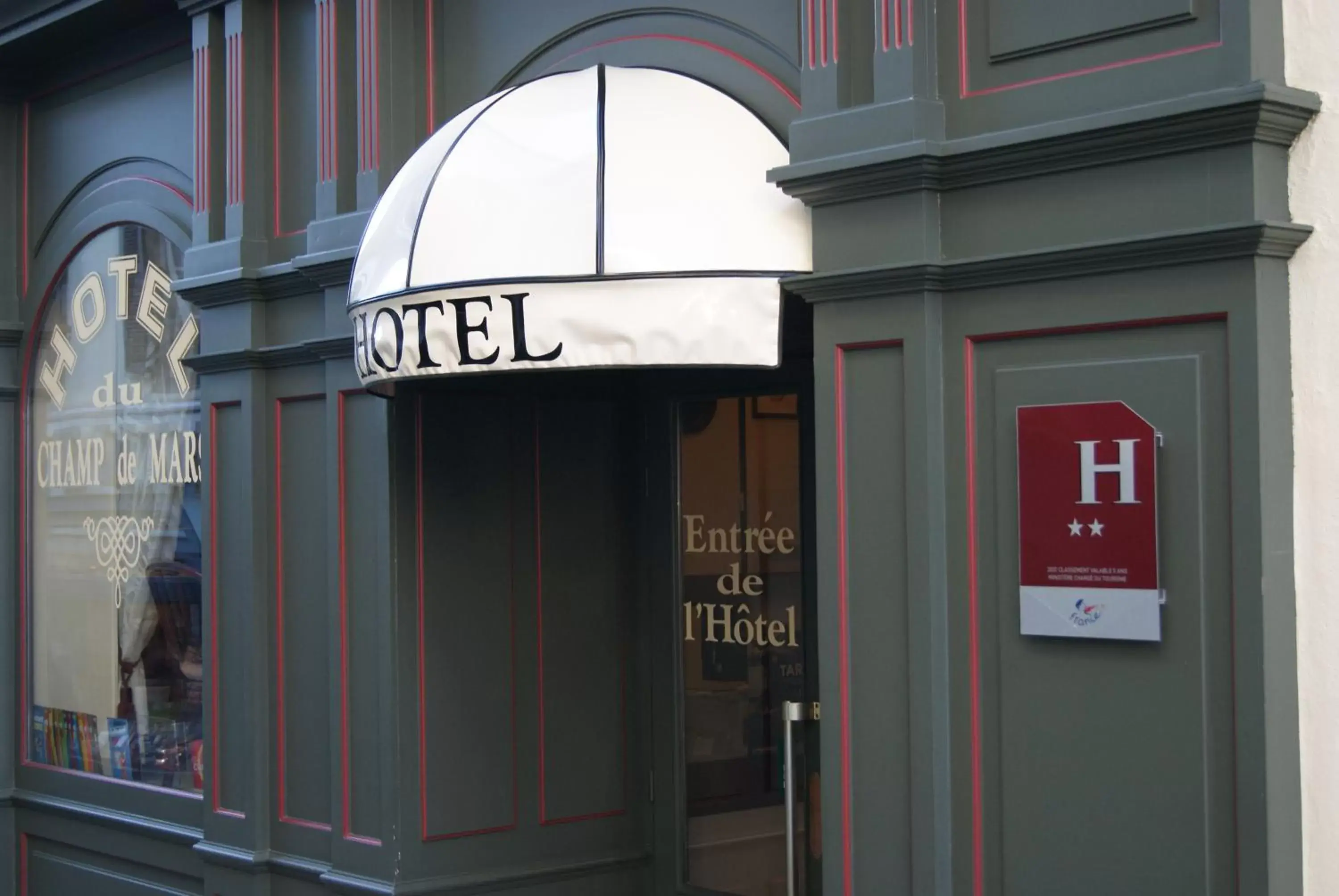 Facade/entrance in Contact Hôtel du Champ de Mars de Saint-Brieuc