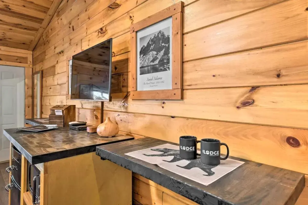 Kitchen/Kitchenette in The Lodge Nantahala River