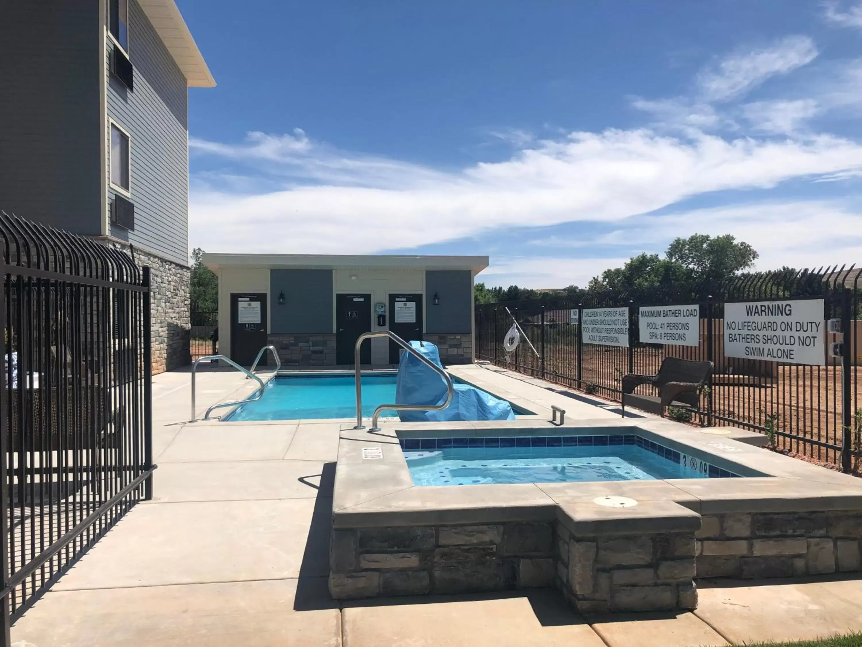 Property building, Swimming Pool in My Place Hotel-Hurricane, UT