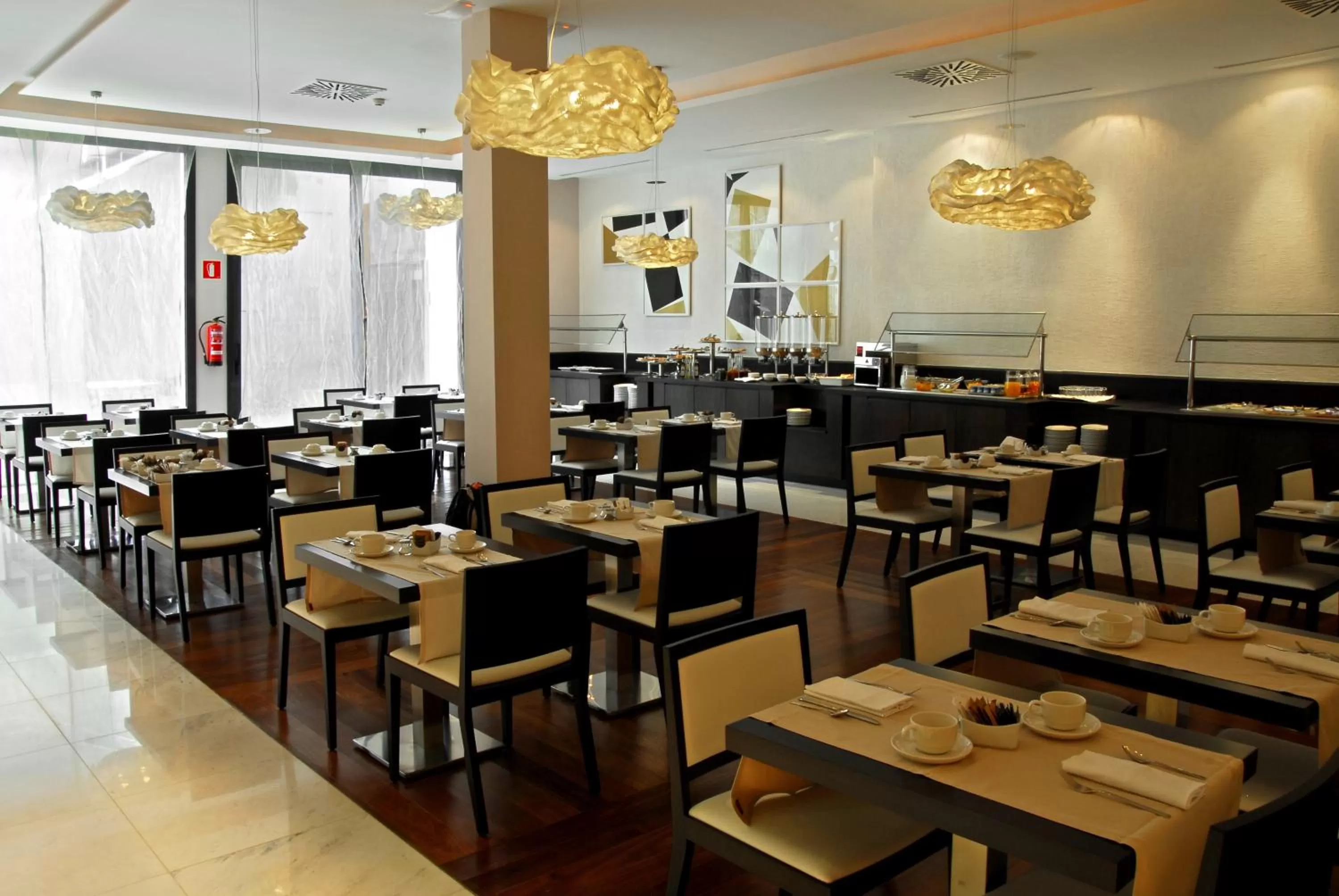 Restaurant/places to eat in Grupotel Gran Via 678