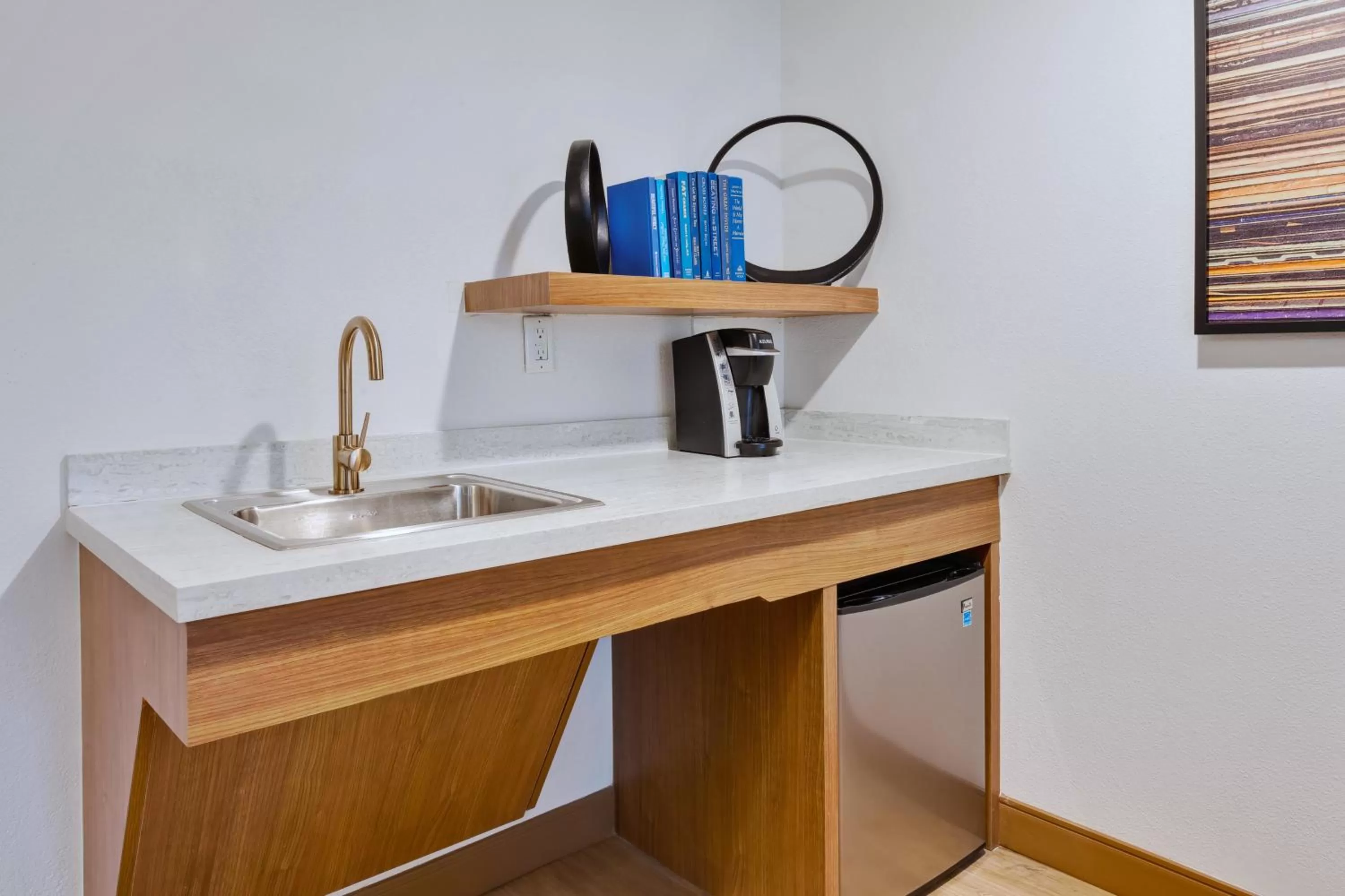 Photo of the whole room in Hotel Indigo Detroit Downtown by IHG