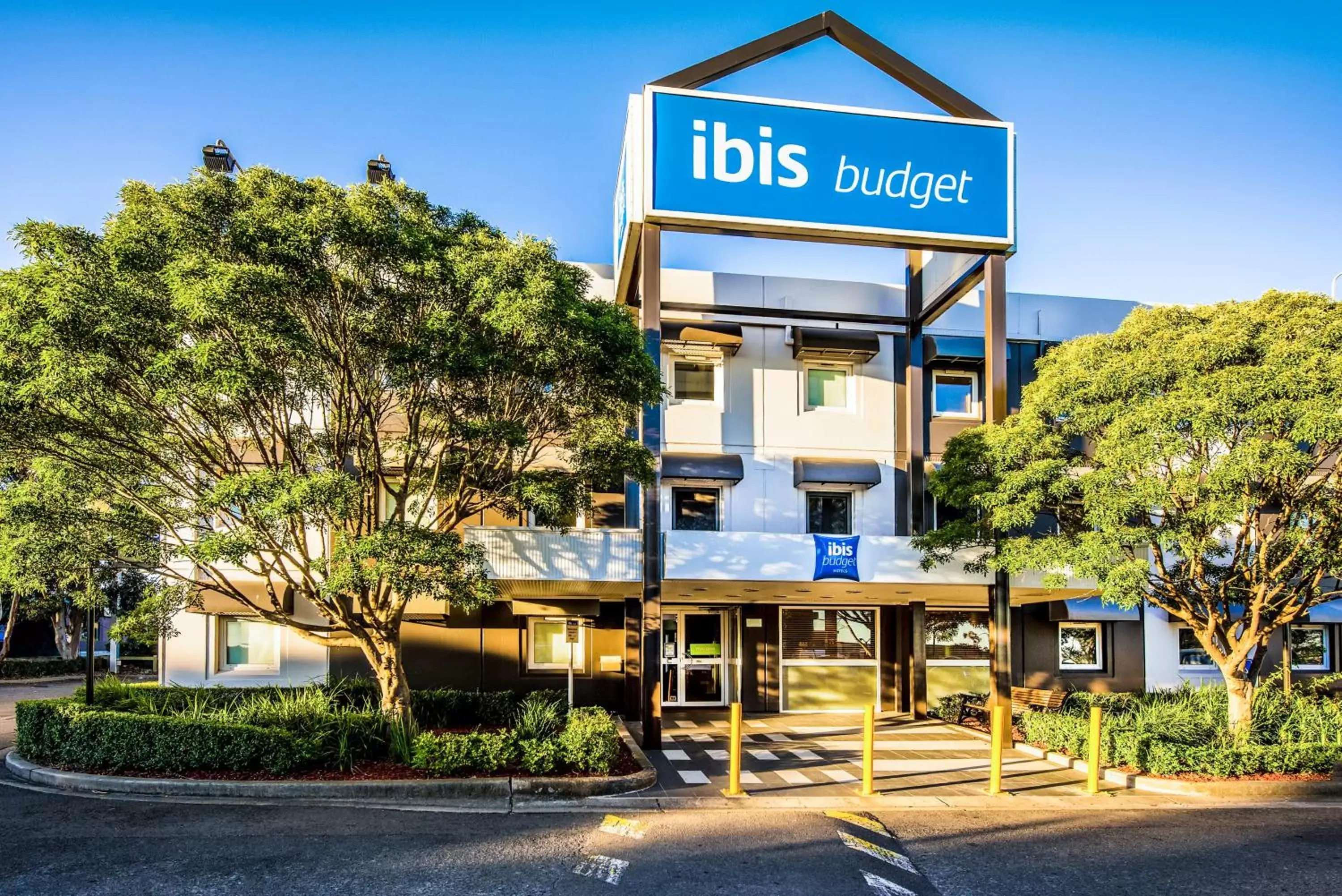 Facade/entrance in ibis Budget - St Peters