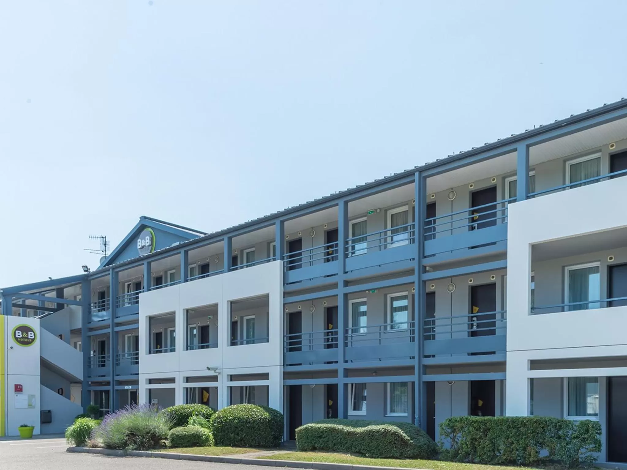 Facade/entrance in B&B HOTEL Rennes Nord St Grégoire