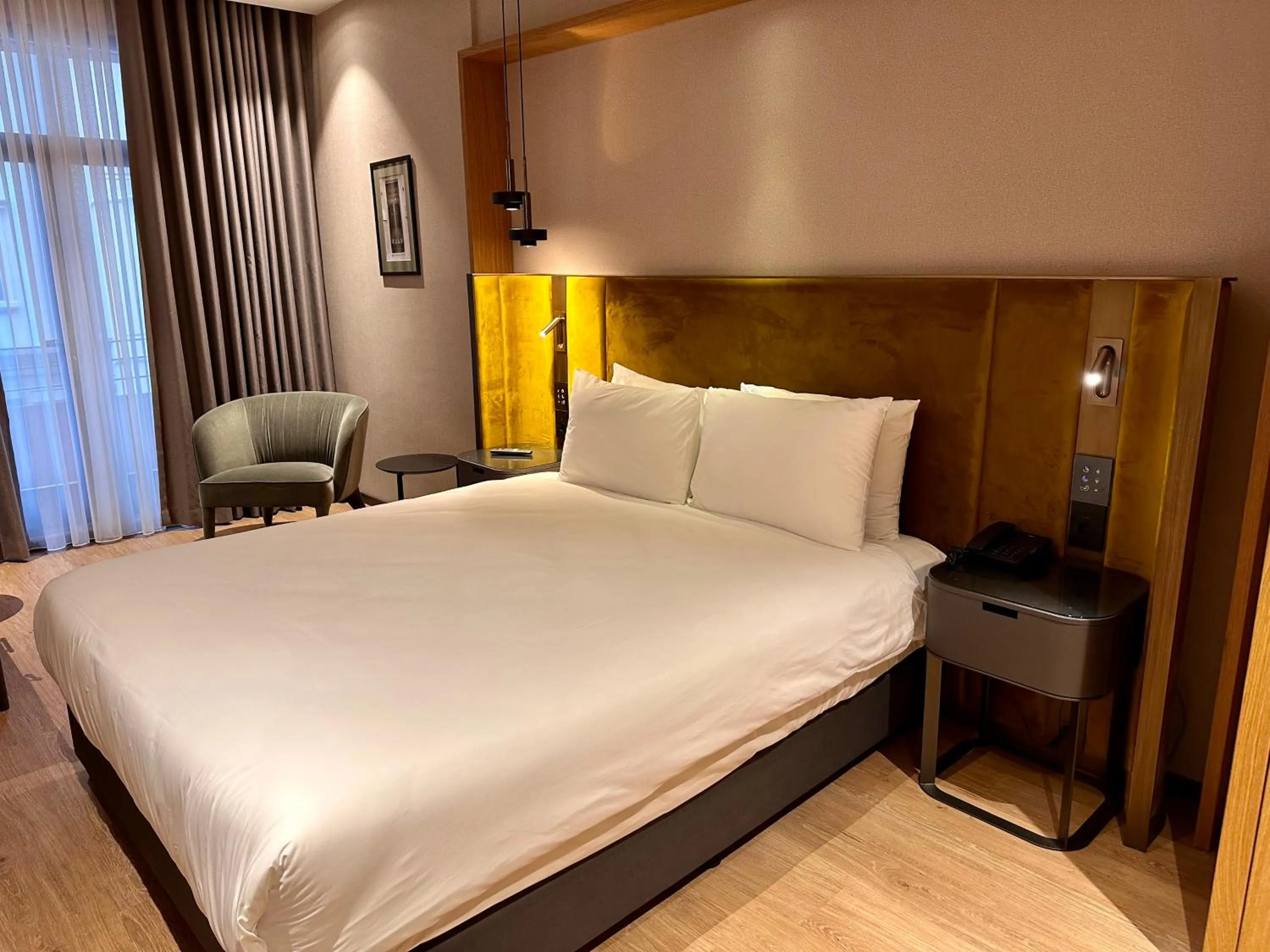 Deluxe Double Room with Balcony in Lamartine Hotel