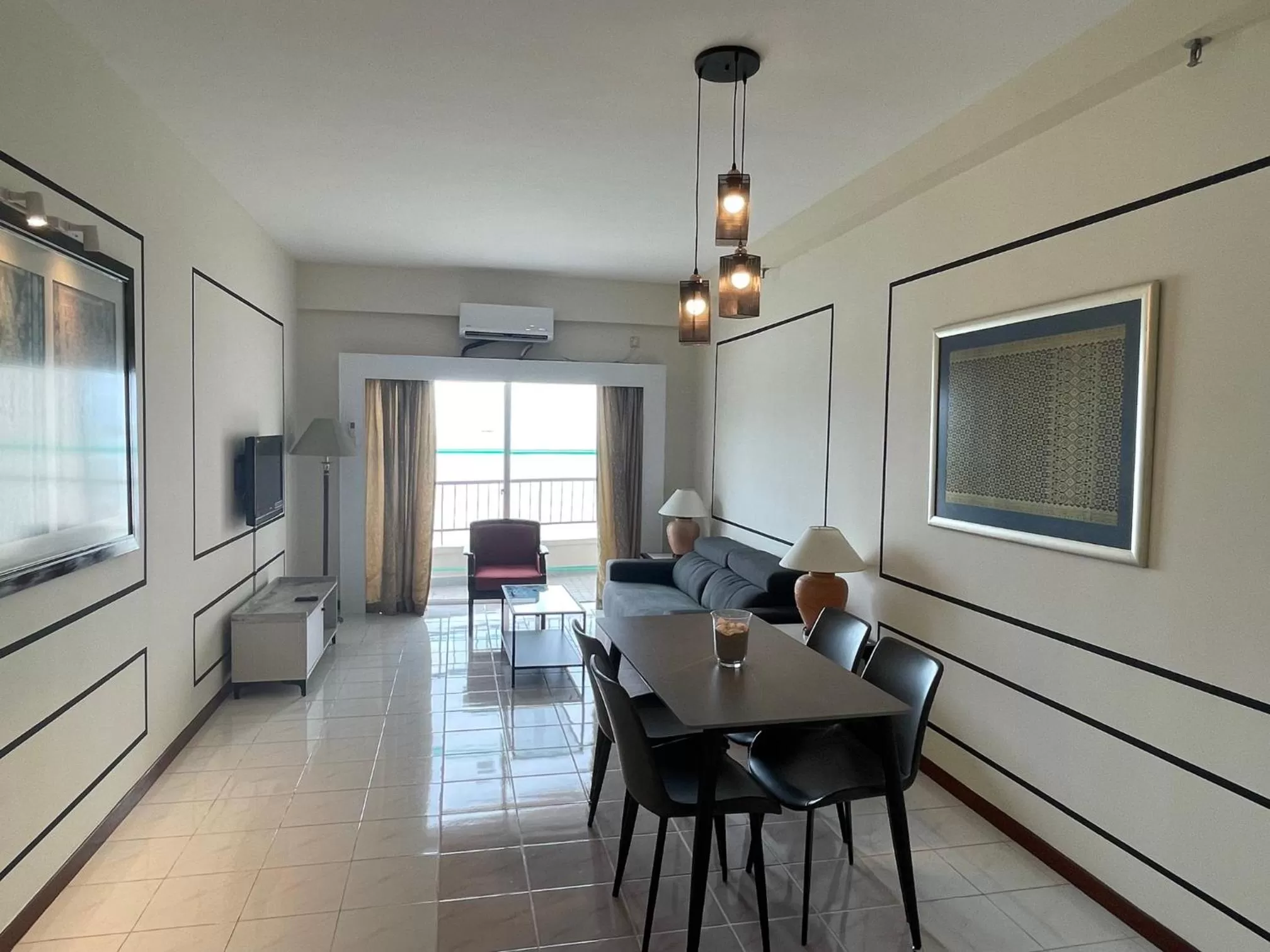 Seating area, Dining Area in Seaview Suite at Rainbow Paradise