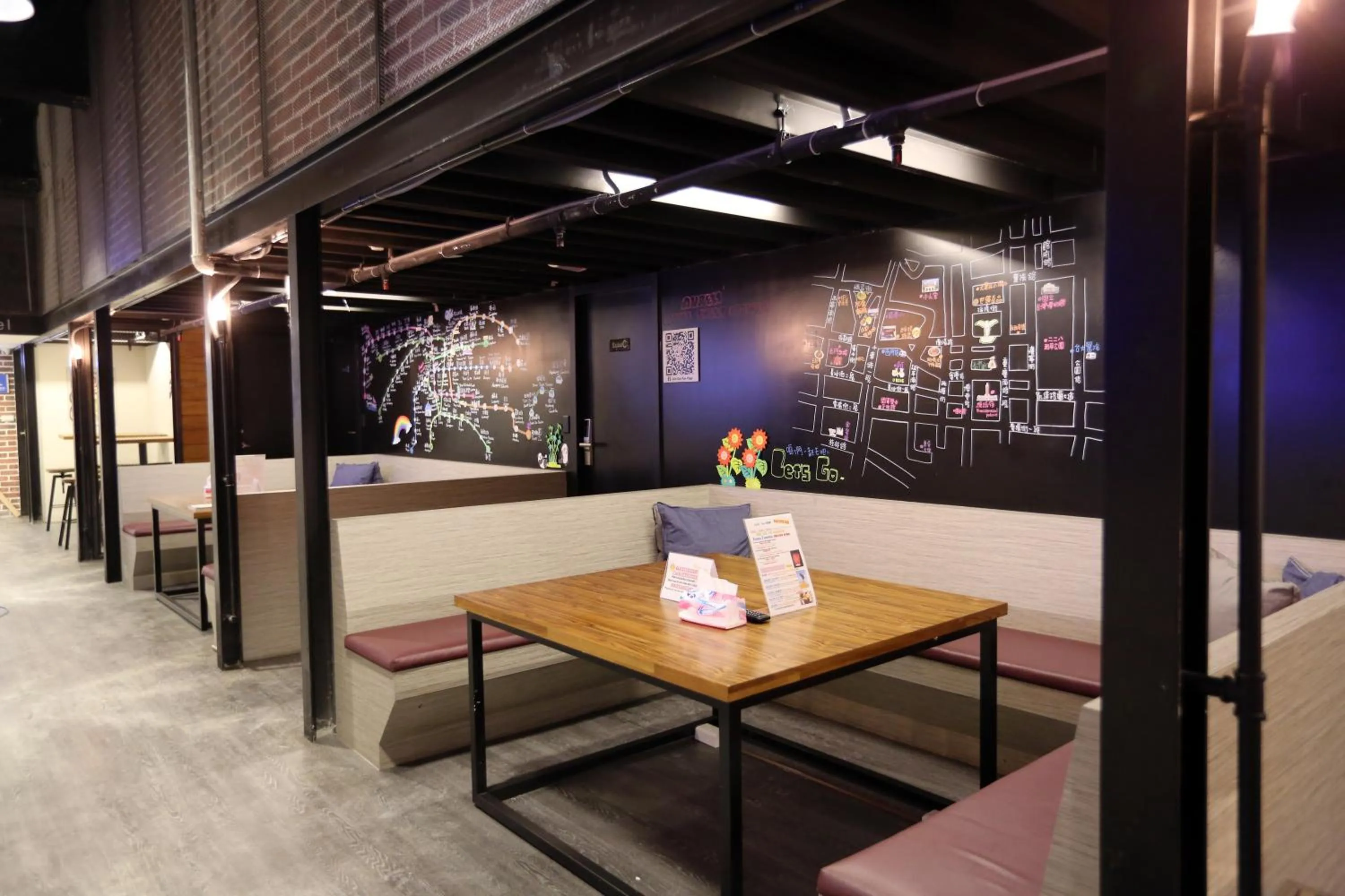 Communal lounge/ TV room in Angels Hostel Taipei Ximen