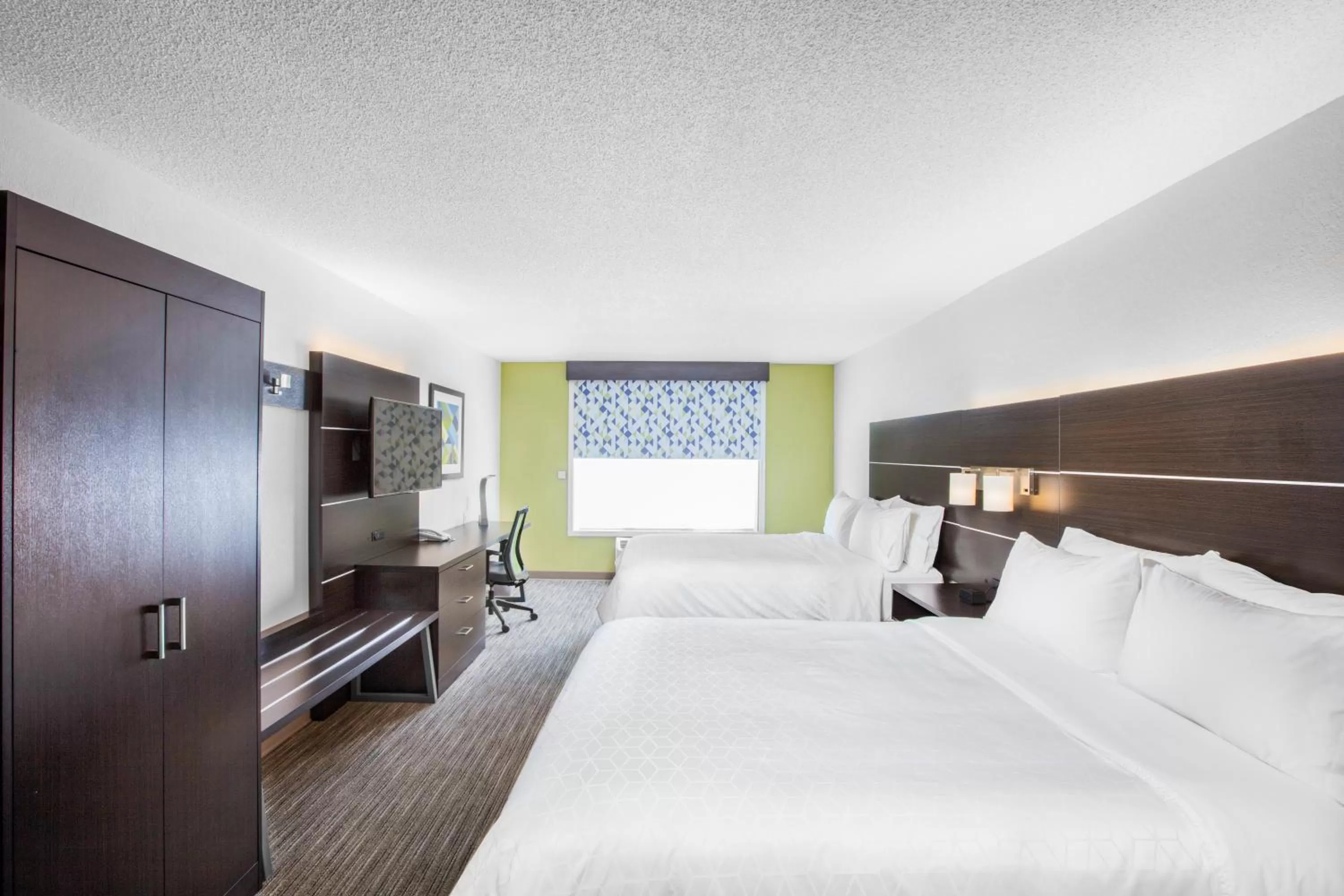 Photo of the whole room, Bed in Holiday Inn Express Hotel & Suites Altoona-Des Moines by IHG