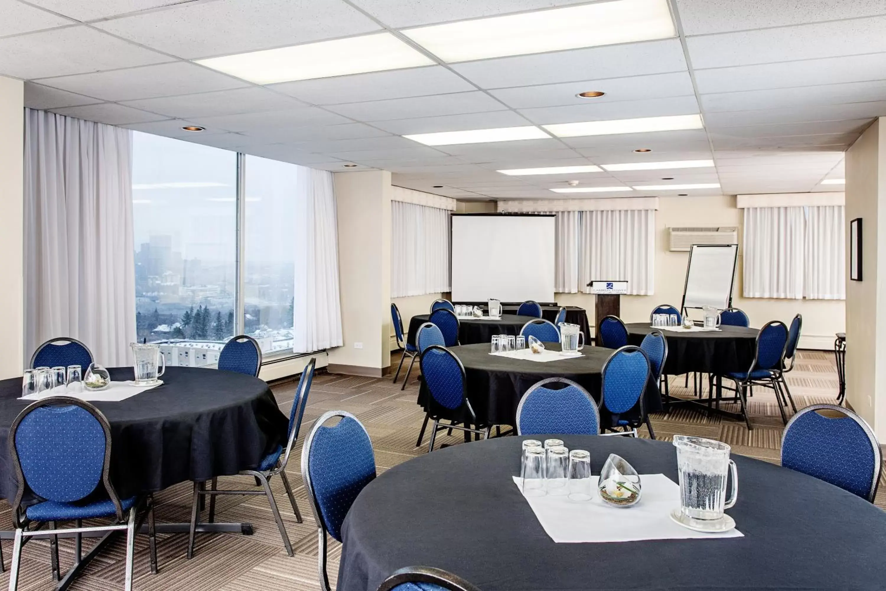 Banquet/Function facilities, Restaurant/Places to Eat in Campus Tower Suite Hotel