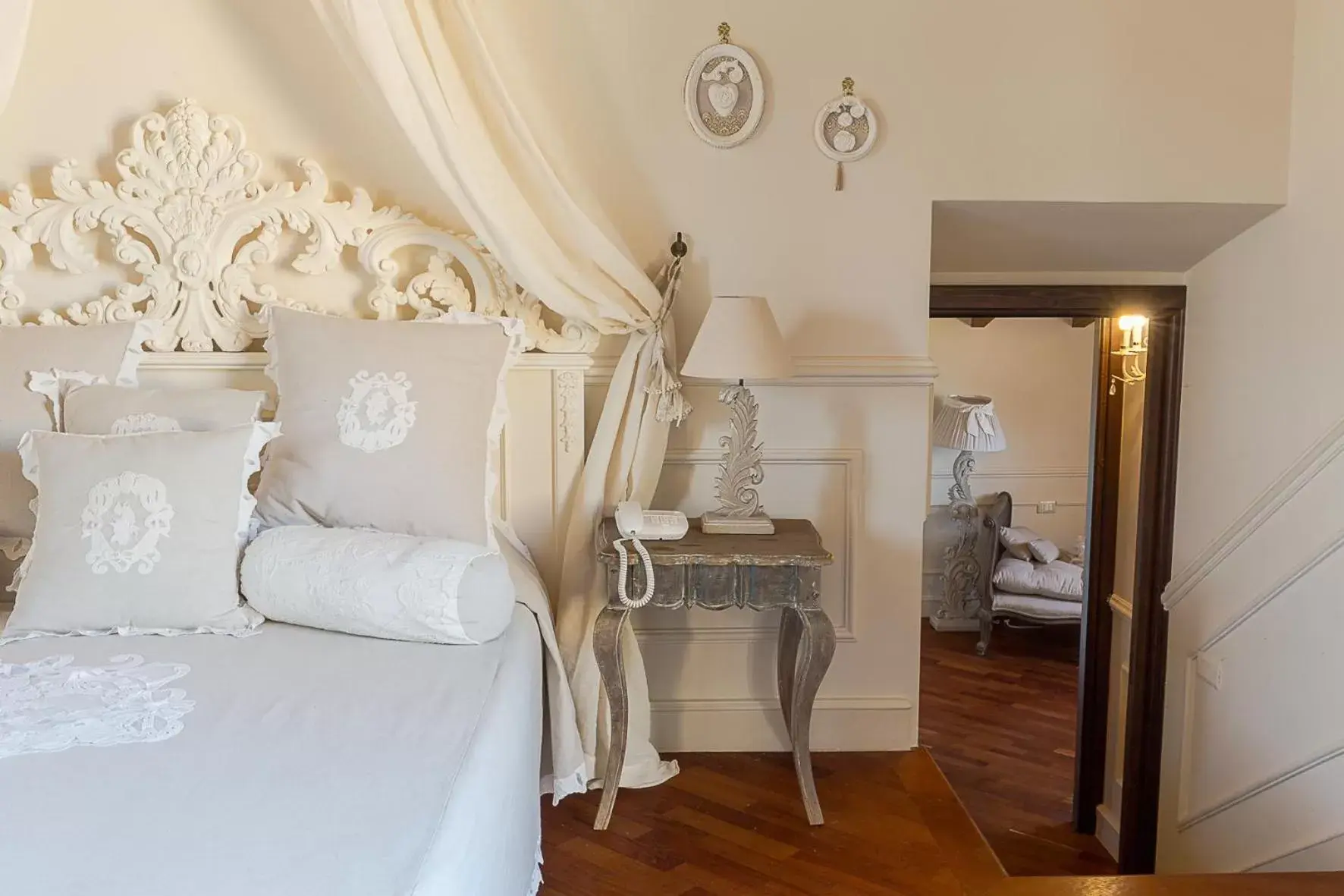Bedroom, Seating Area in Hotel Villa Calandrino