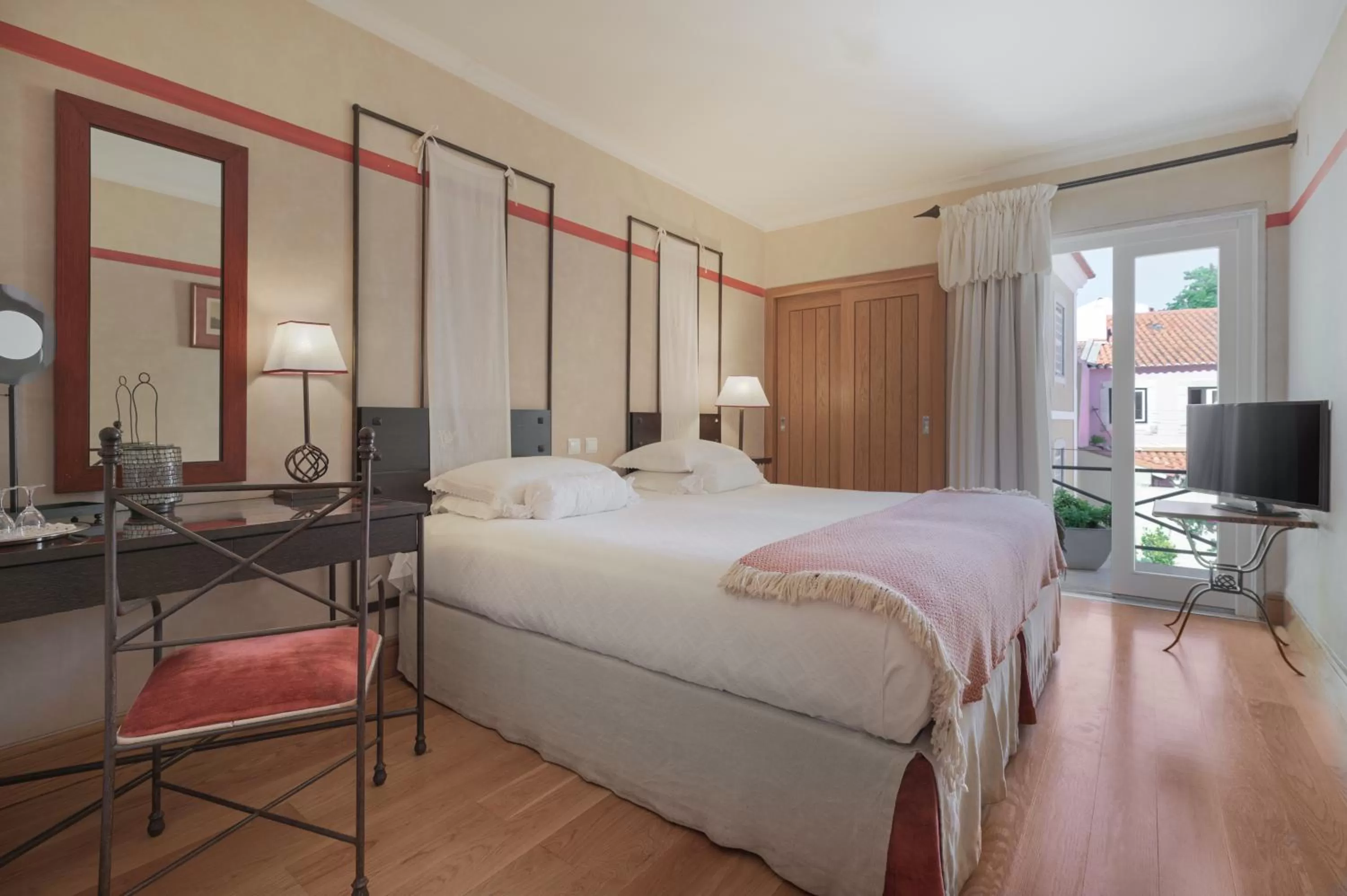 Bedroom, Bed in Solar do Castelo - Lisbon Heritage Collection - Alfama