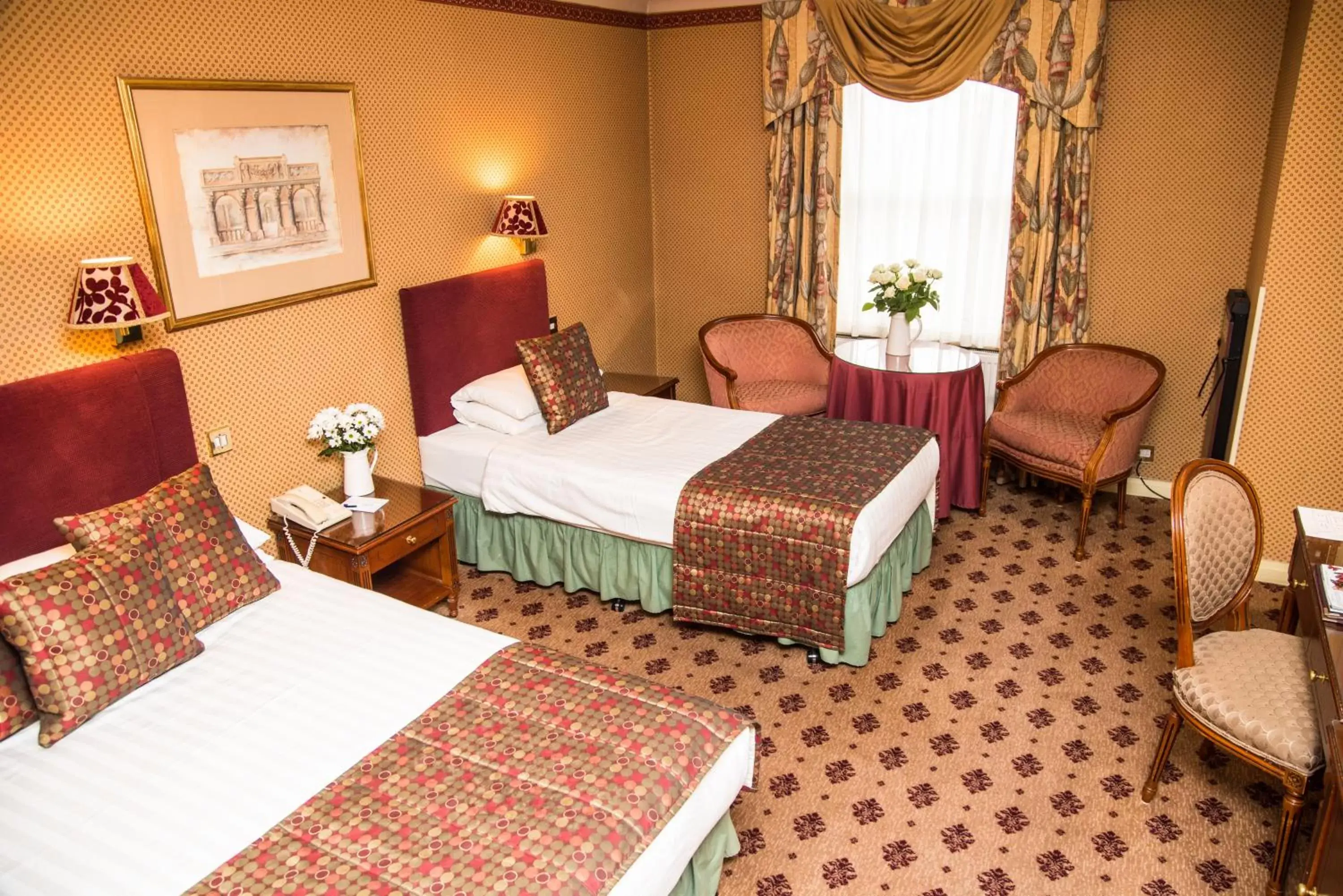 Photo of the whole room, Bed in London Lodge Hotel