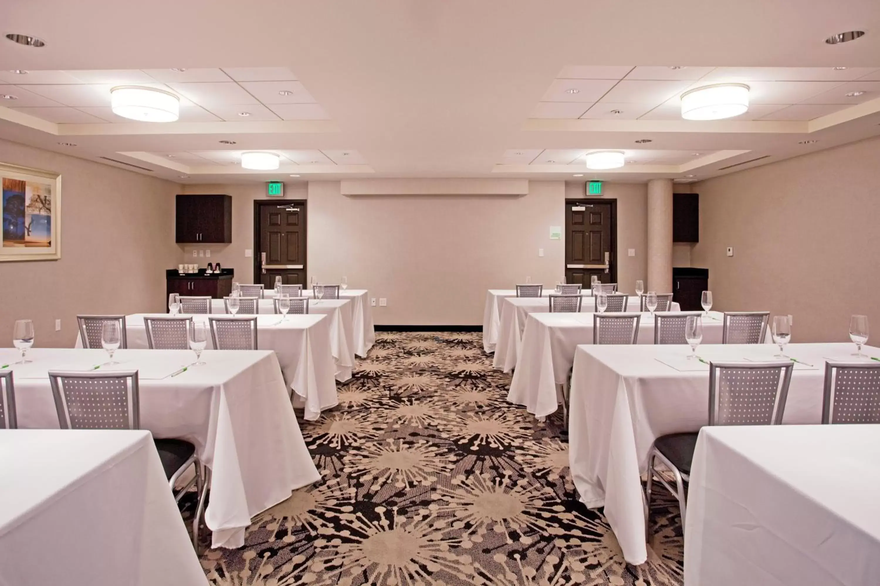 Meeting/conference room in Holiday Inn Oceanside Marina Camp Pendleton, an IHG Hotel