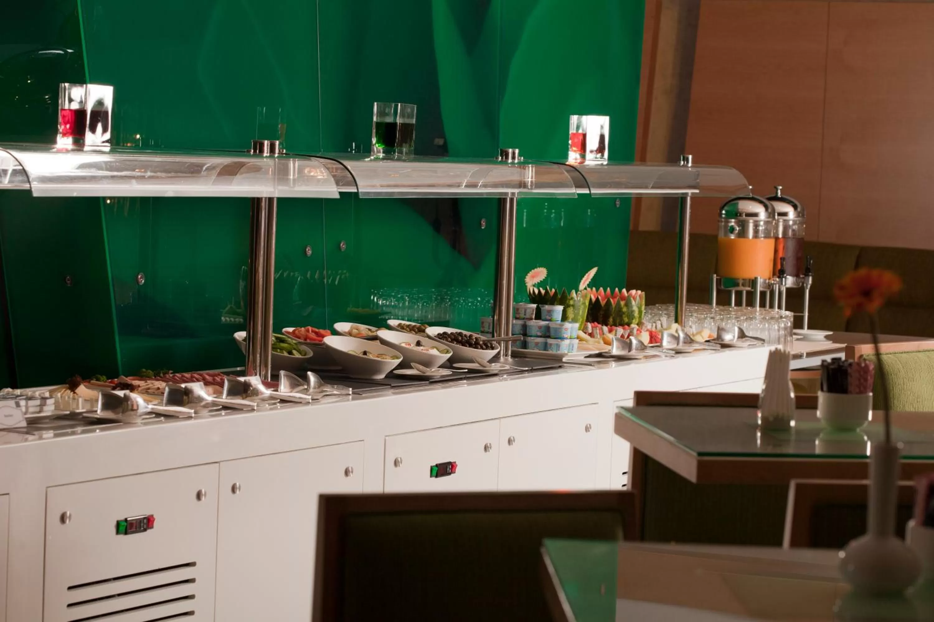 Restaurant/places to eat in Al Khoory Executive Hotel, Al Wasl