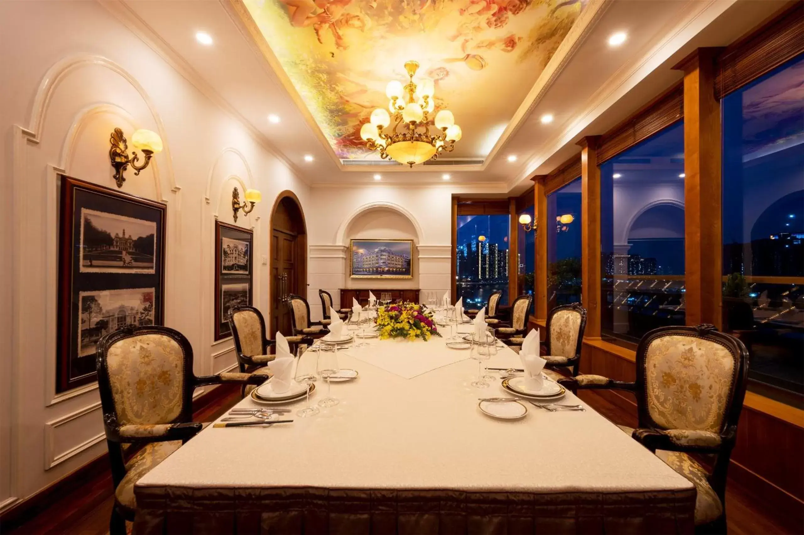 Meeting/conference room, Restaurant/Places to Eat in Hotel Majestic Saigon