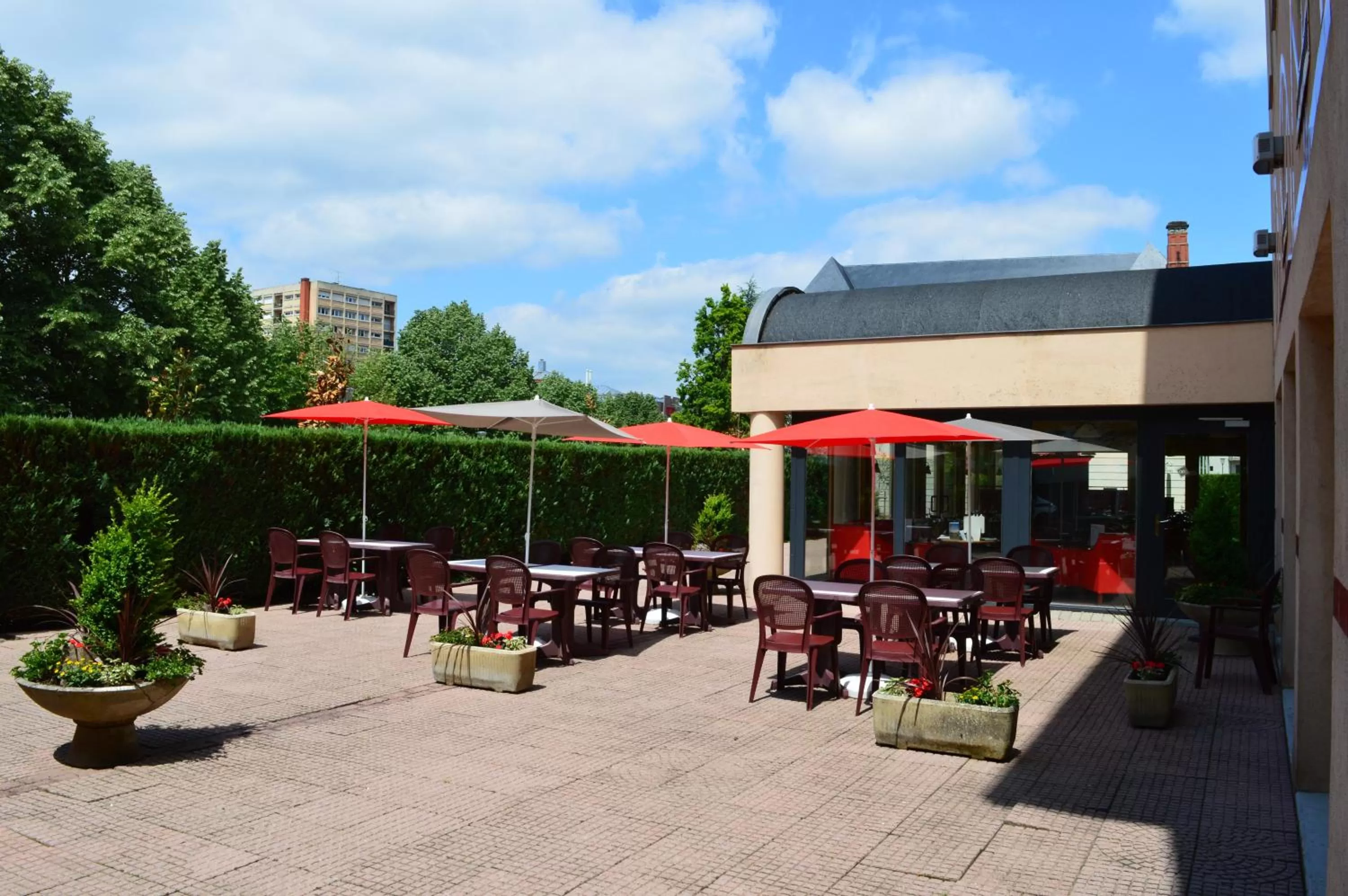 Patio in ibis Epinal Centre