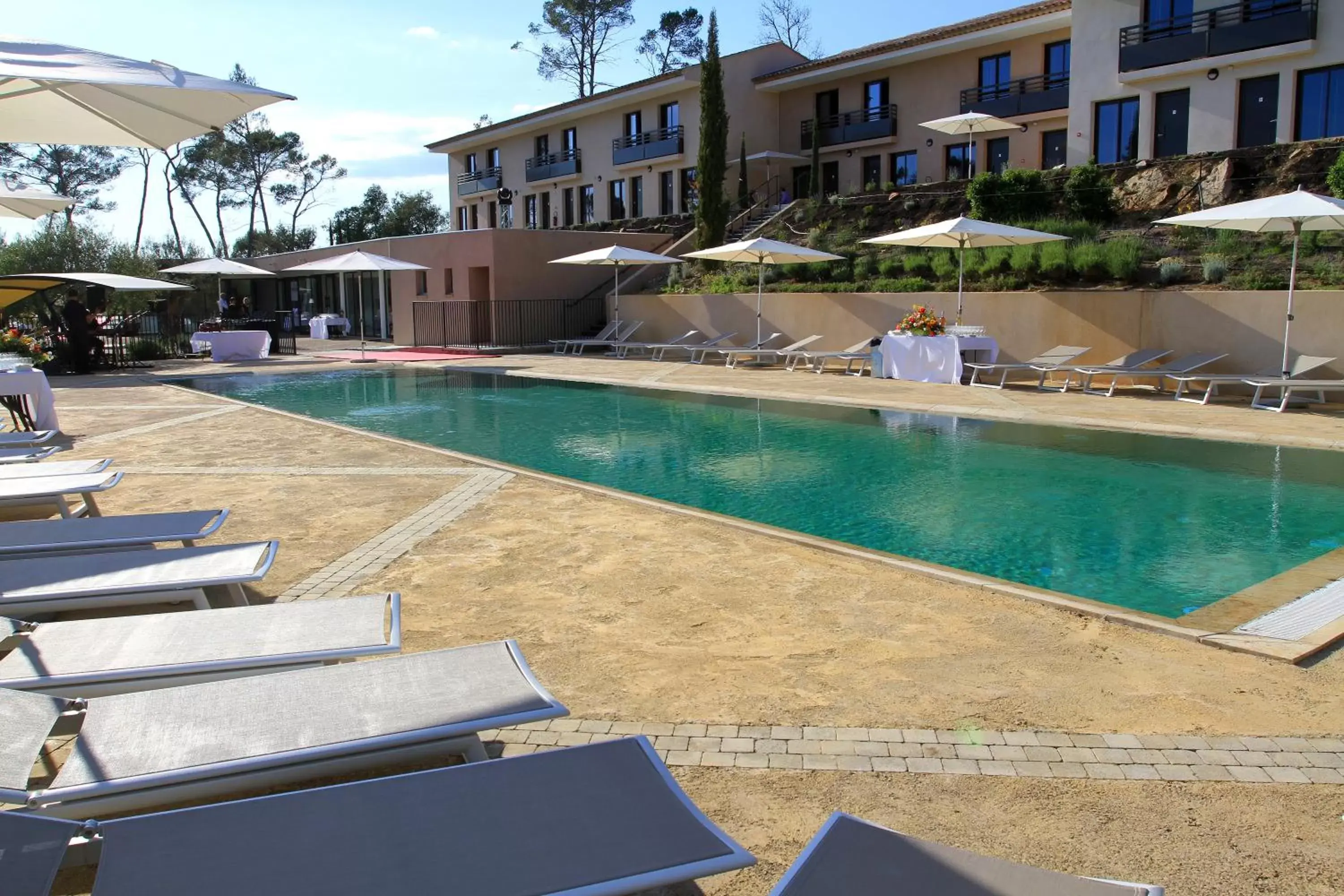 Swimming Pool in Mercure Brignoles Golf de Barbaroux & Spa