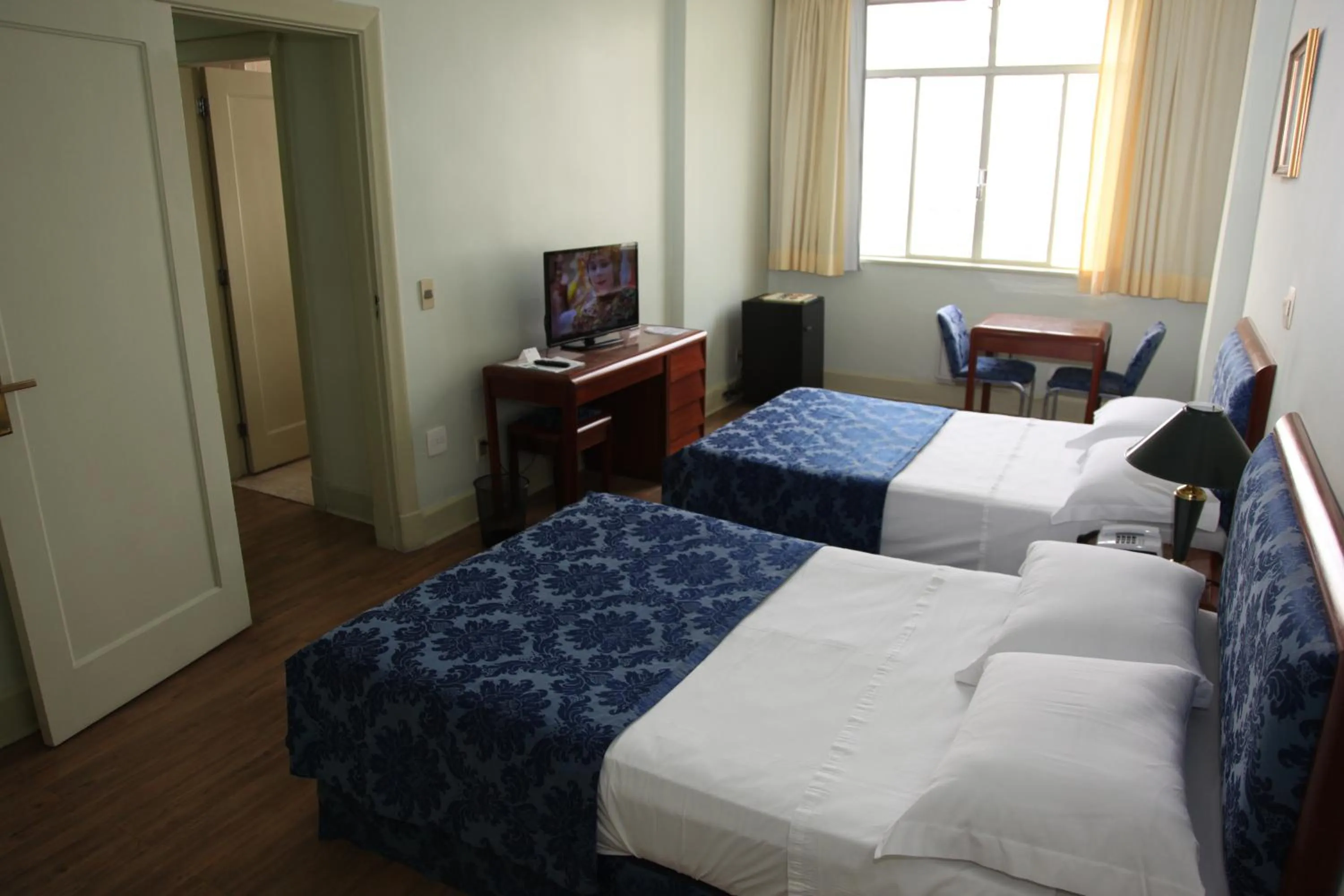 Photo of the whole room, Bed in San Raphael Hotel