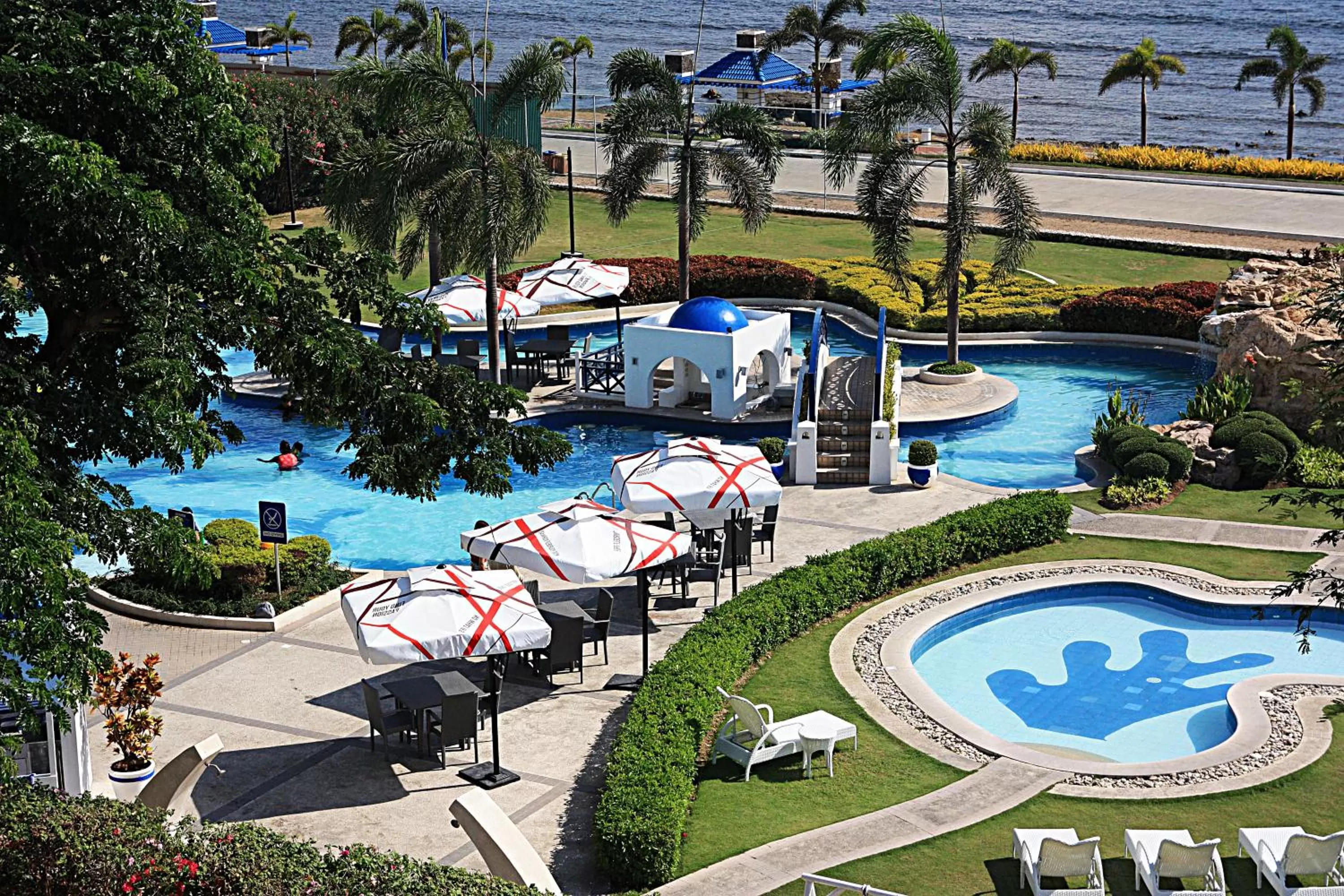 Swimming pool in Thunderbird Resorts - Poro Point