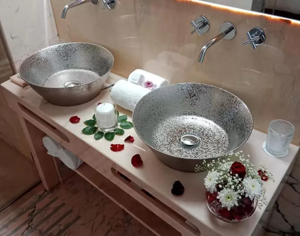 Bathroom in Hotel República