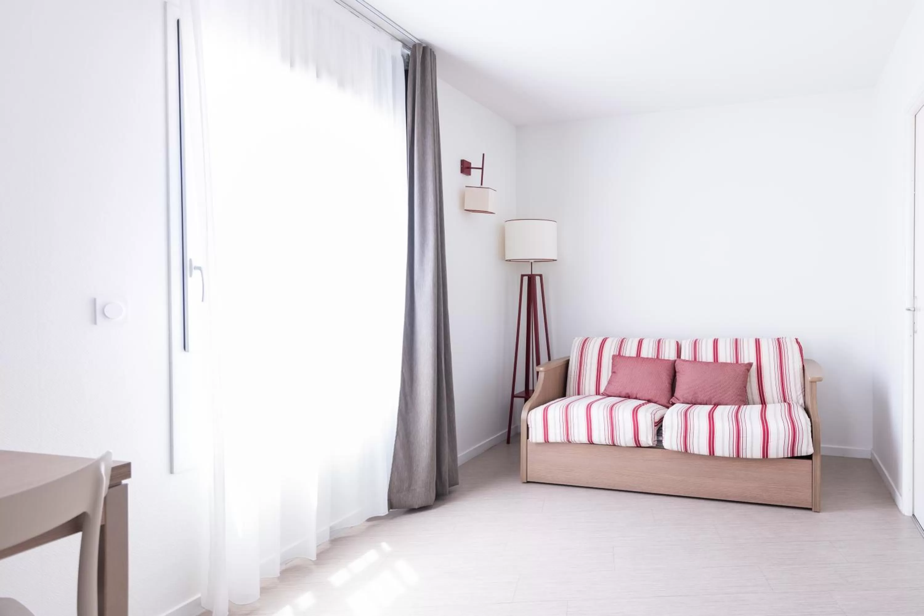 TV and multimedia, Bed in Zenitude Hôtel-Résidences Narbonne Centre