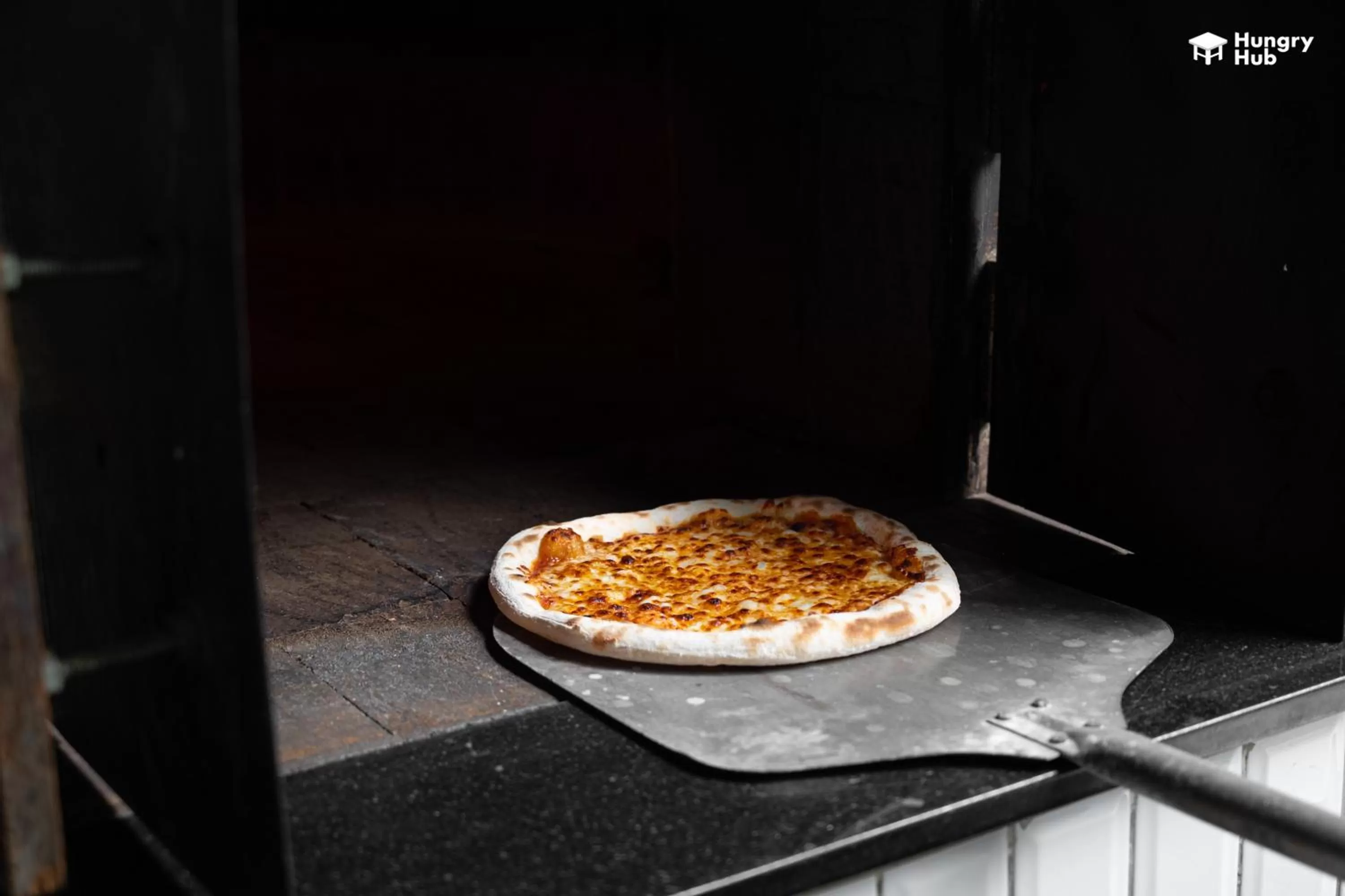 Restaurant/places to eat in V20 Boutique Jacuzzi Hotel