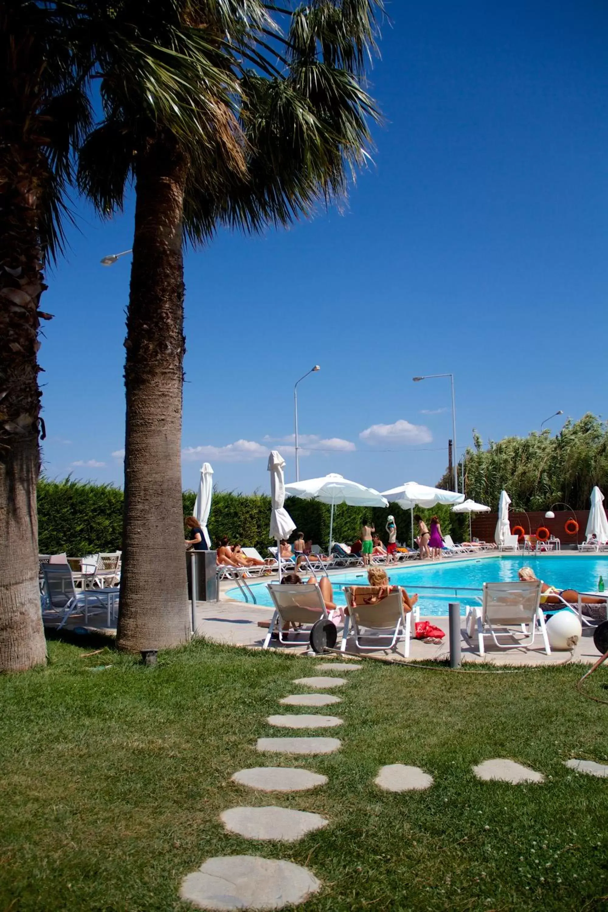 Garden, Swimming Pool in Elysion Hotel
