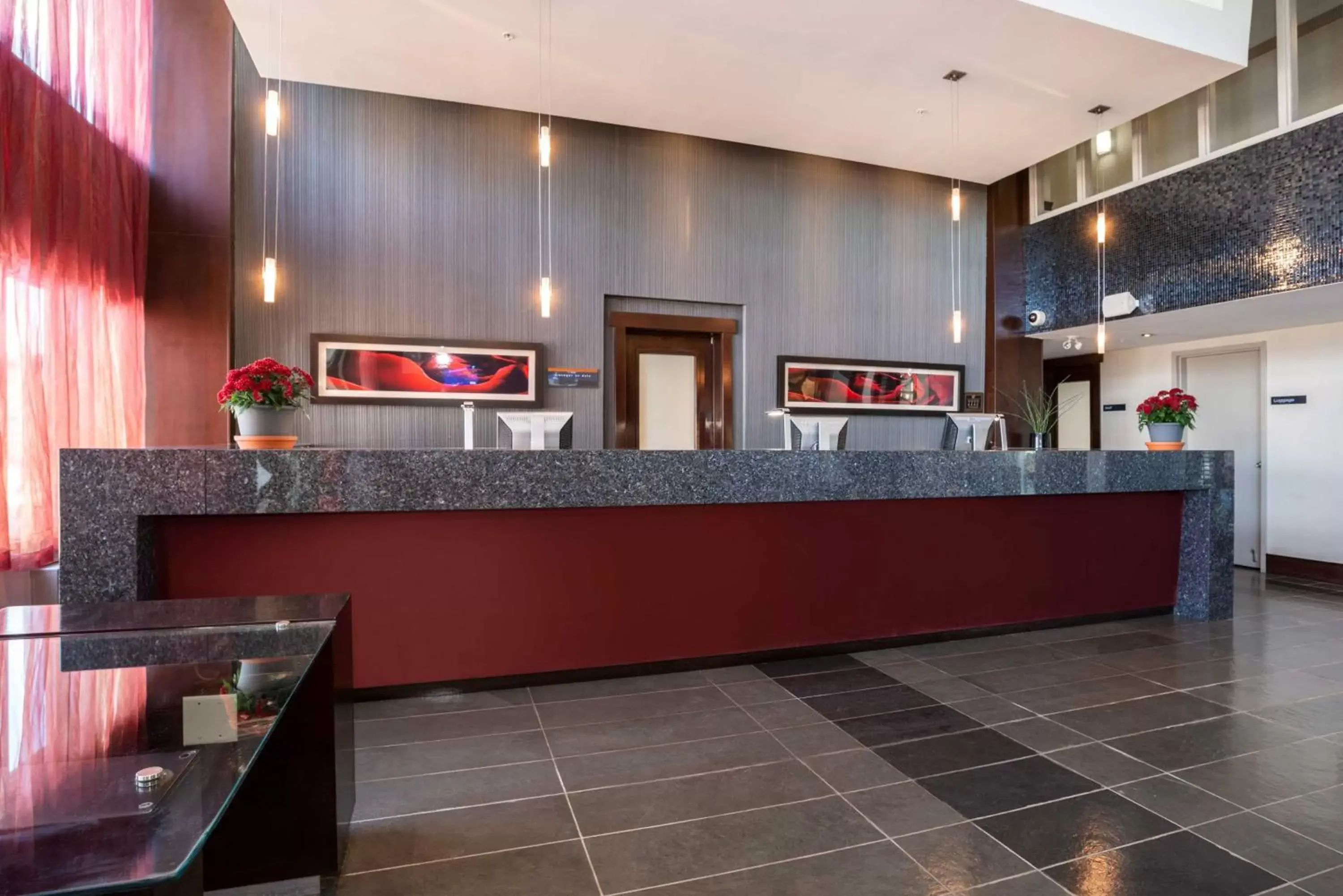 Lobby or reception, Lobby/Reception in Sandman Hotel & Suites Winnipeg Airport