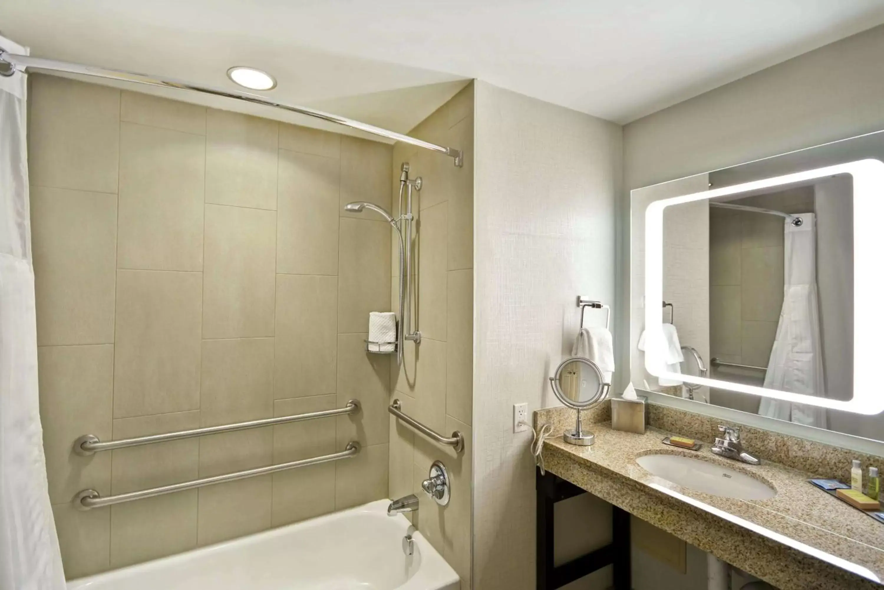 Bathroom in DoubleTree by Hilton Chicago Midway Airport, IL
